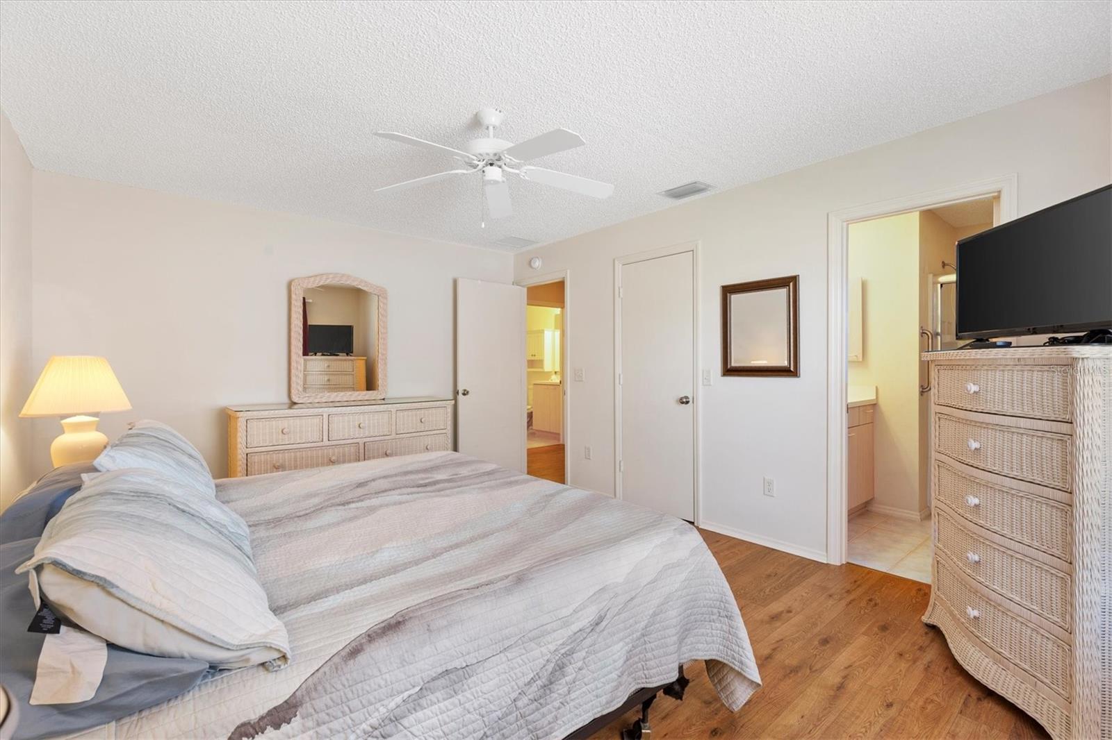Image 18 of 37 For 17449 93rd Vine Avenue