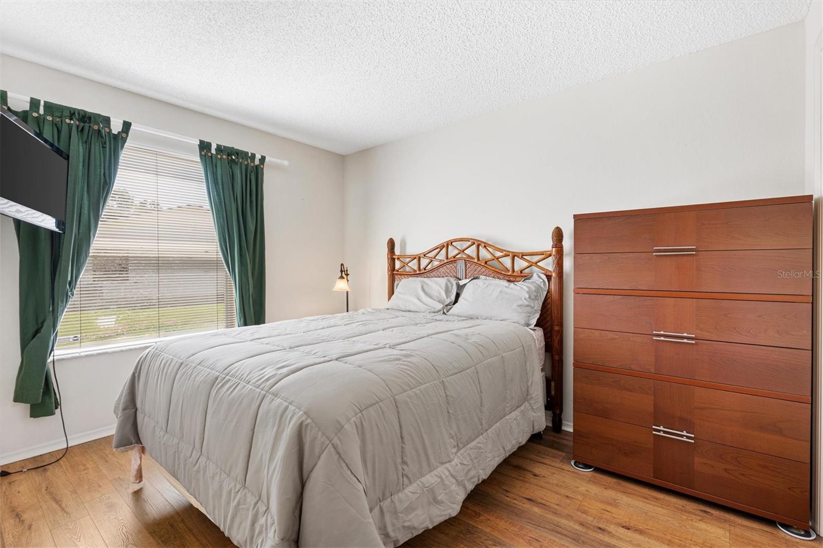 Image 21 of 37 For 17449 93rd Vine Avenue