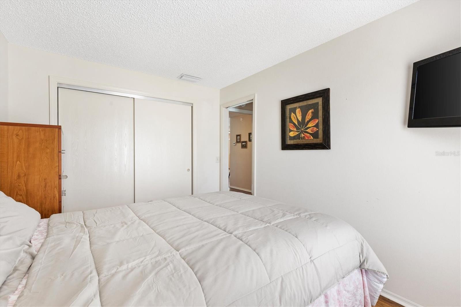 Image 22 of 37 For 17449 93rd Vine Avenue