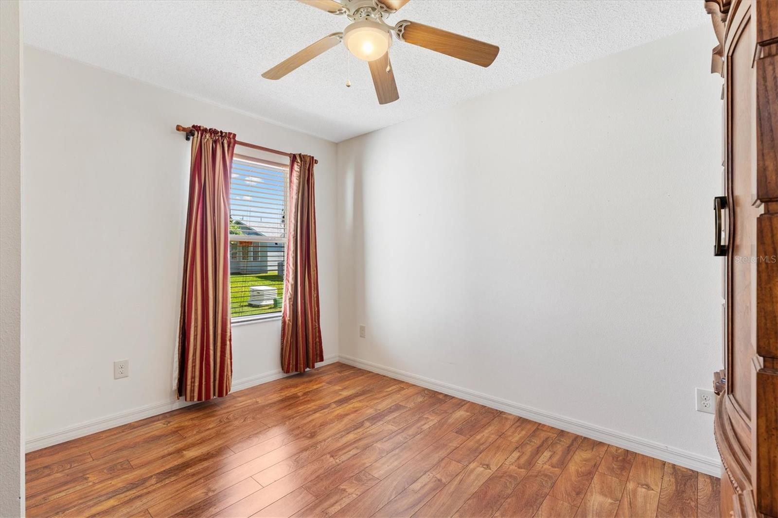 Image 23 of 37 For 17449 93rd Vine Avenue