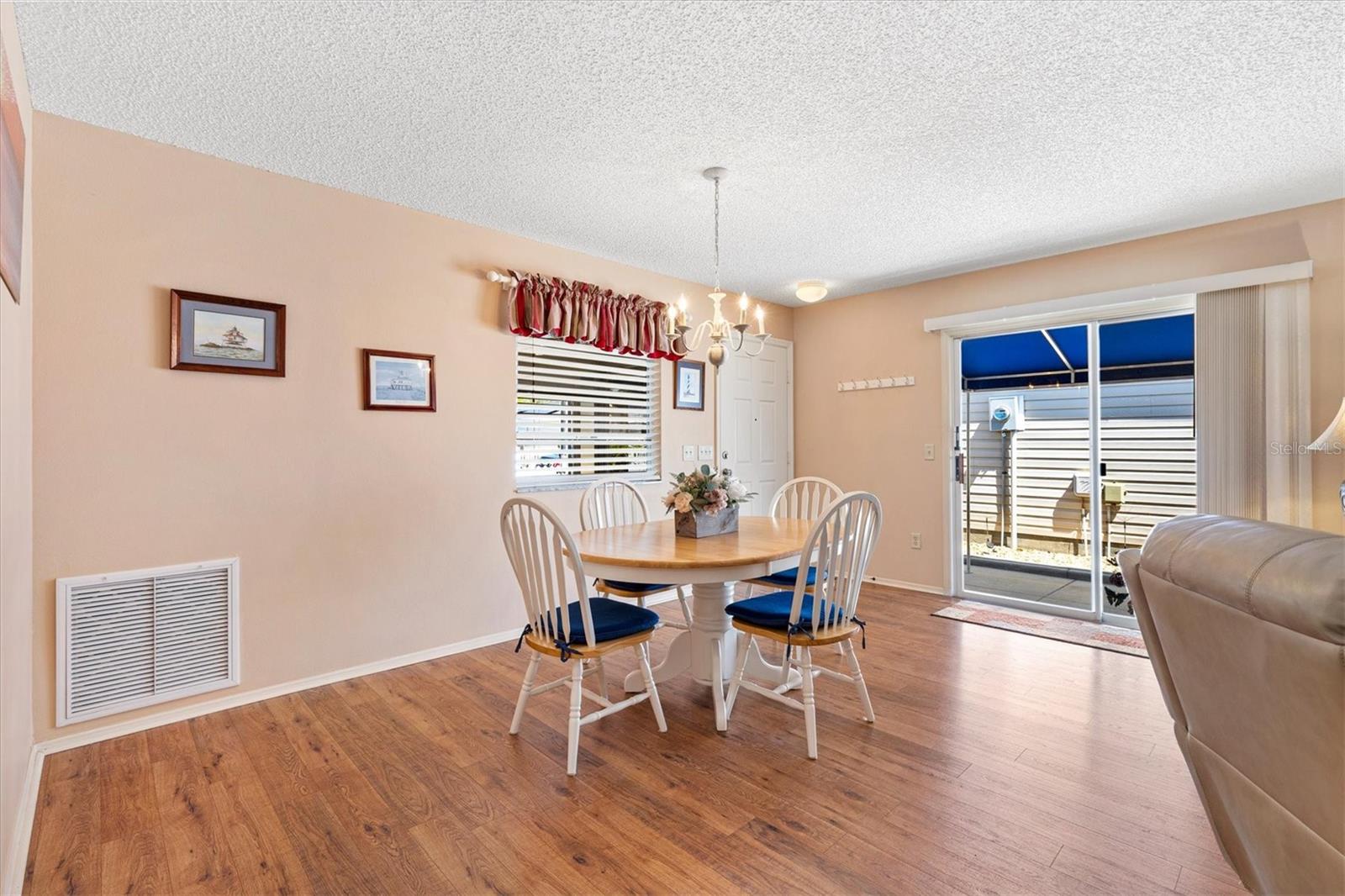Image 8 of 37 For 17449 93rd Vine Avenue