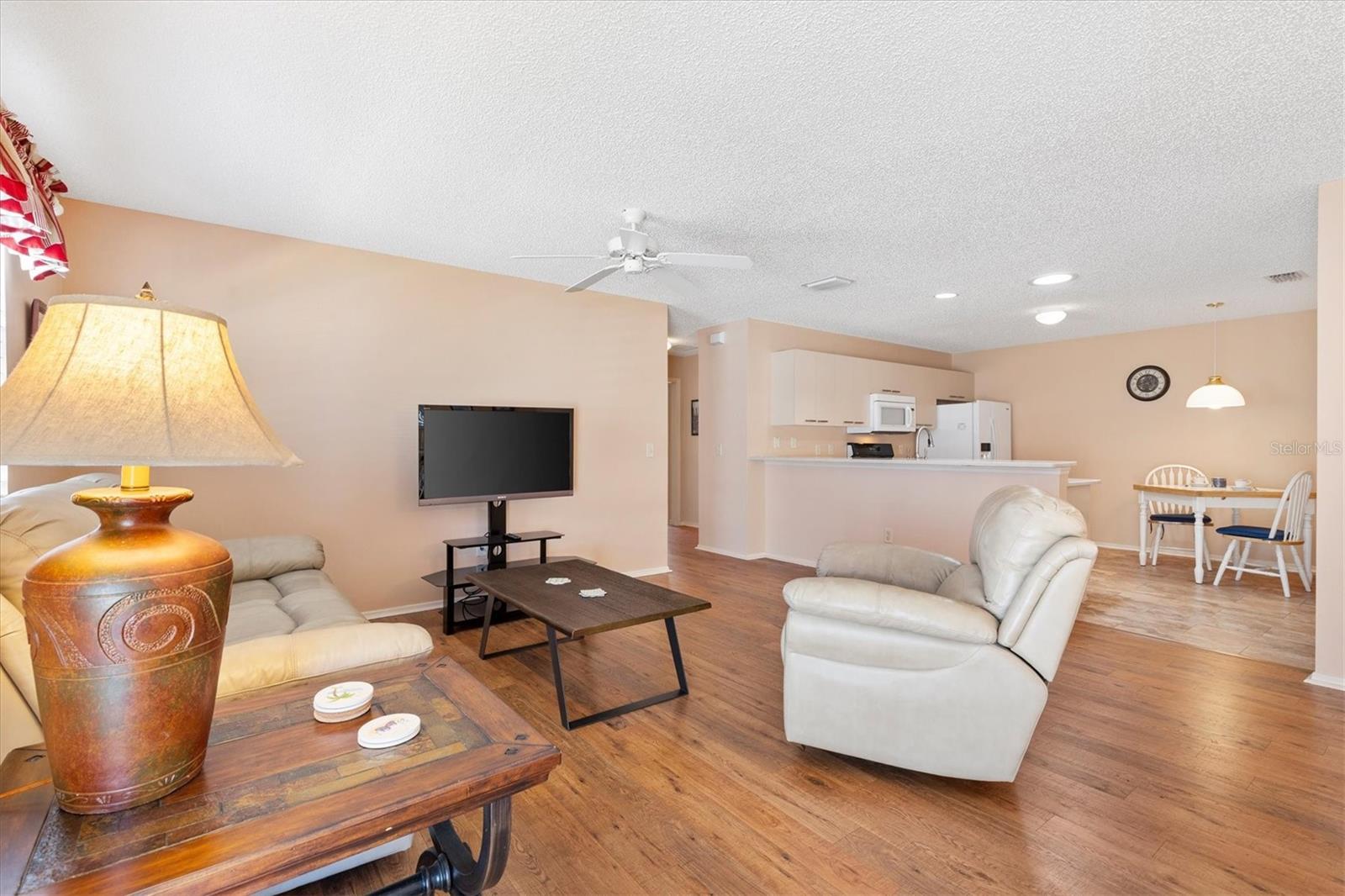 Image 9 of 37 For 17449 93rd Vine Avenue