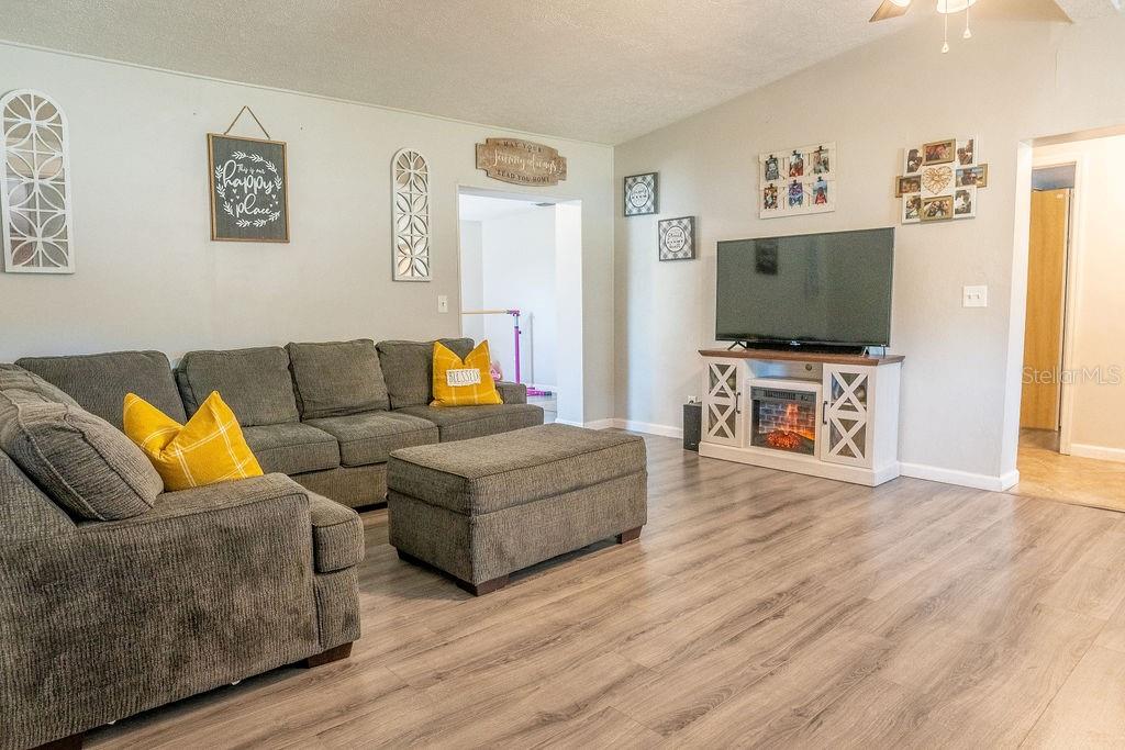 Image 24 of 31 For 102 Sunland Drive