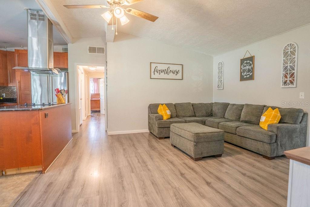 Image 7 of 31 For 102 Sunland Drive