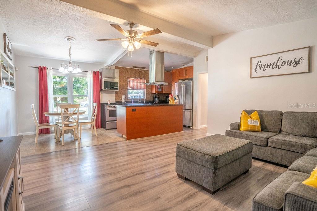 Image 8 of 31 For 102 Sunland Drive