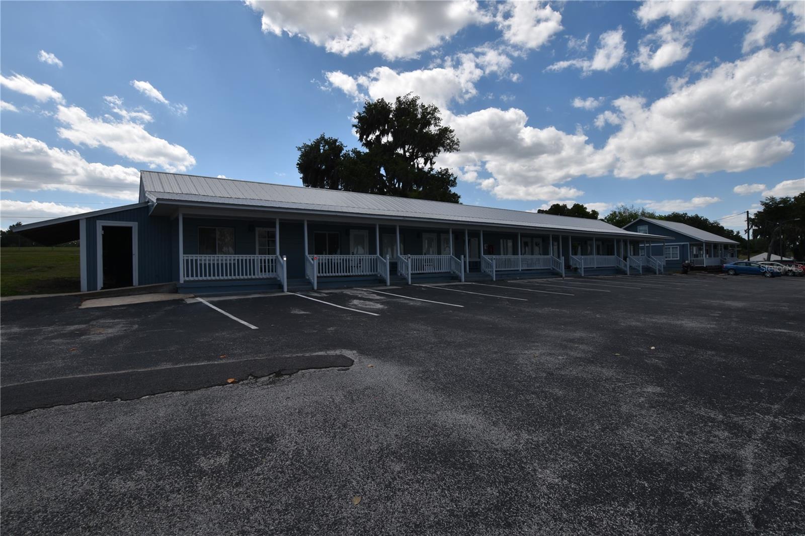 Image 2 of 8 For 704 Lakeshore Boulevard