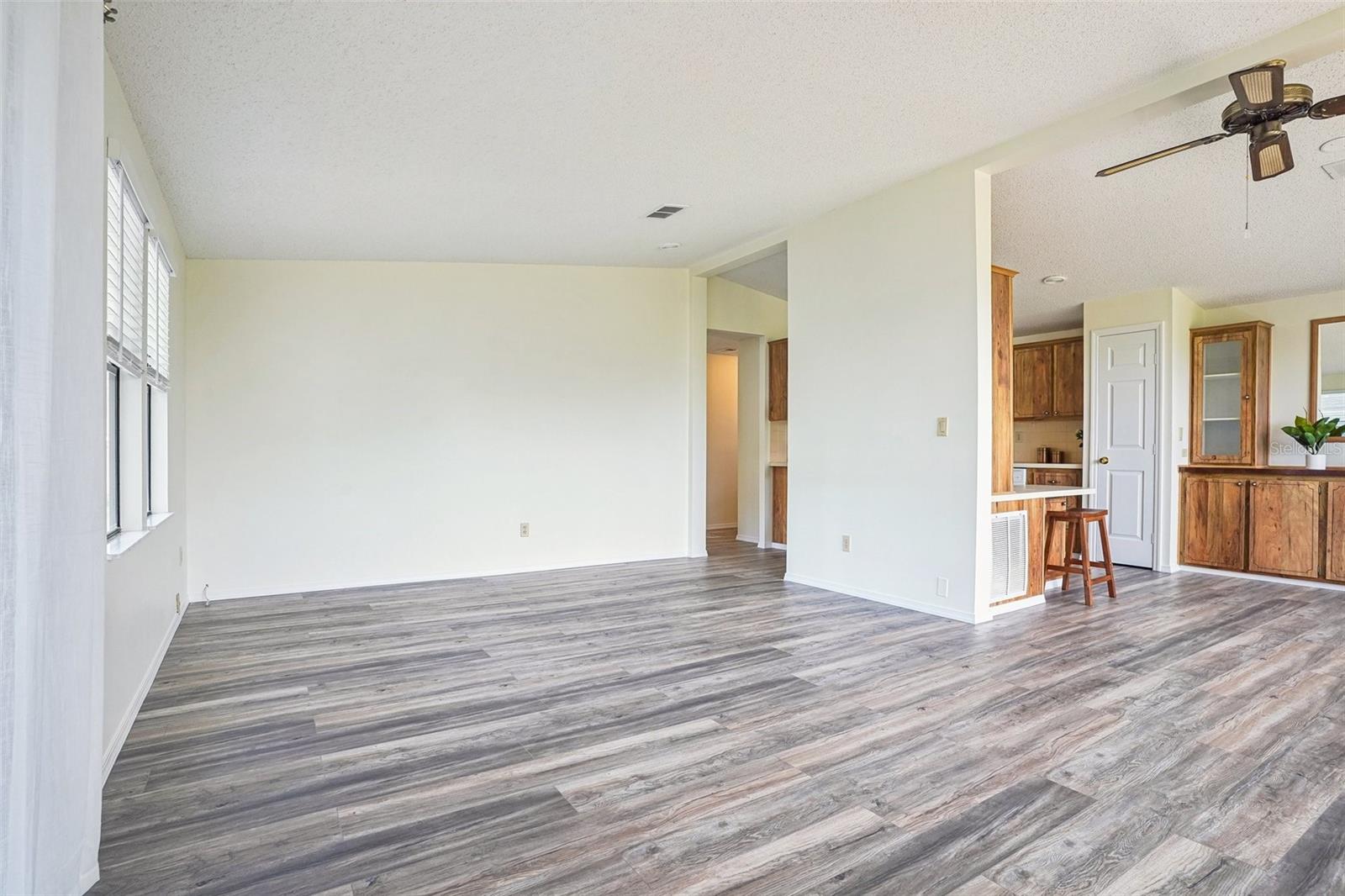 Image 9 of 44 For 1616 Schwartz Boulevard