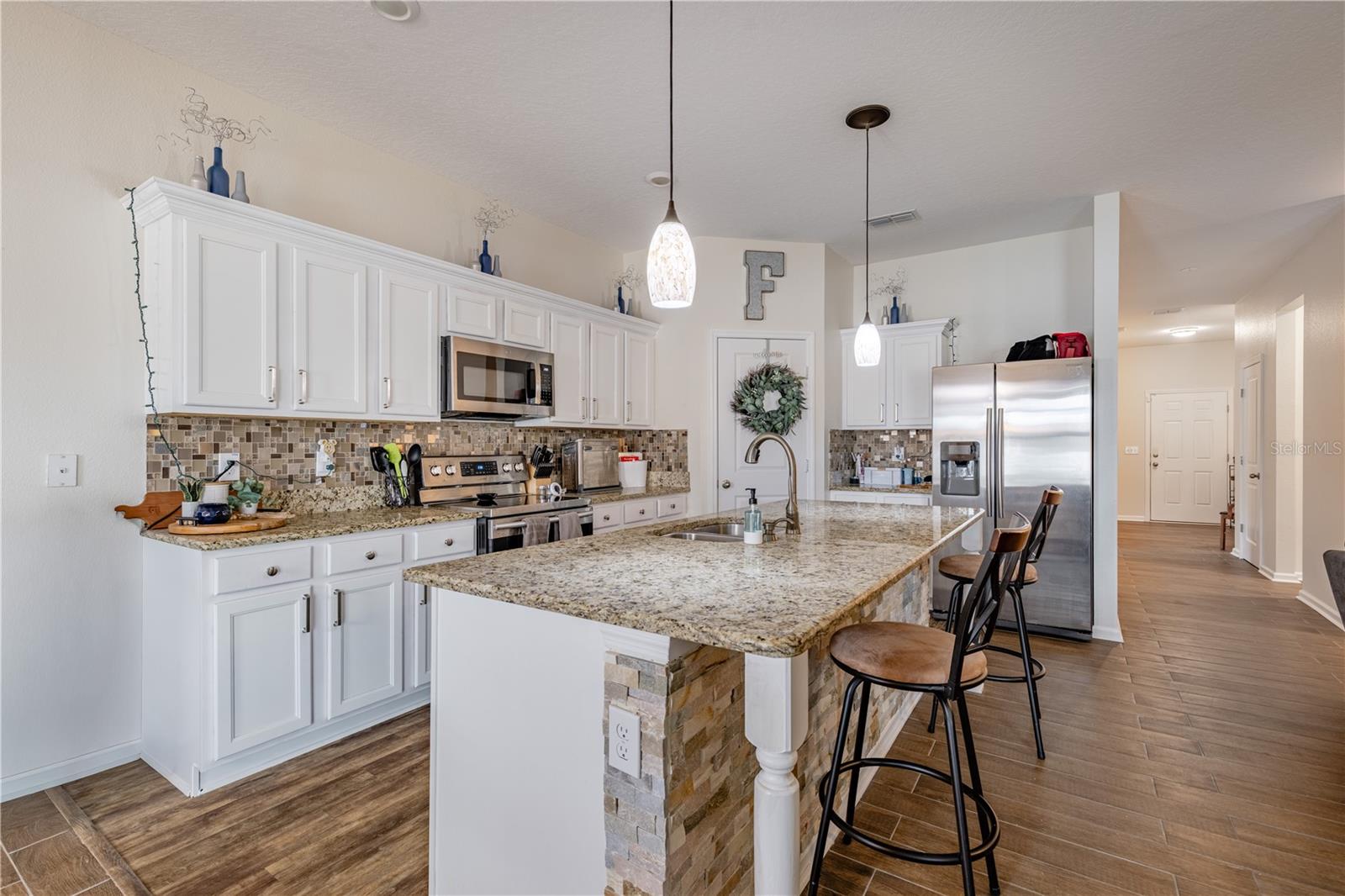 Image 15 of 43 For 346 Eaglecrest Drive