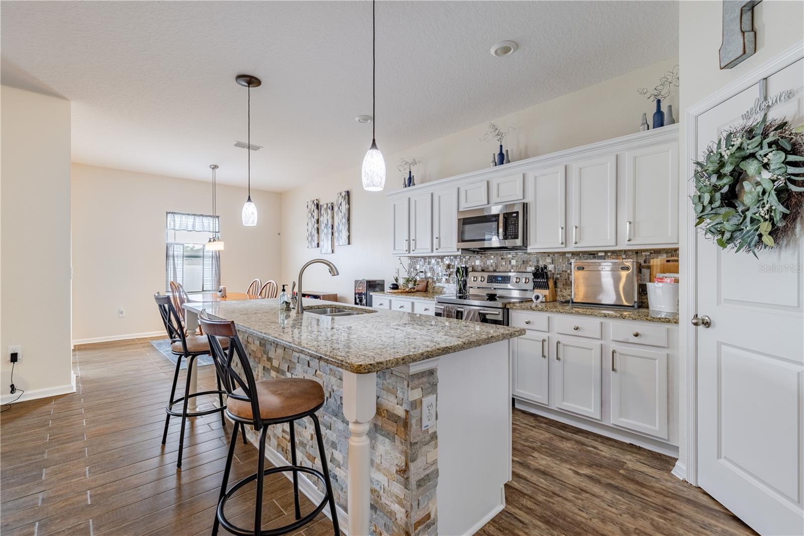 Image 16 of 43 For 346 Eaglecrest Drive