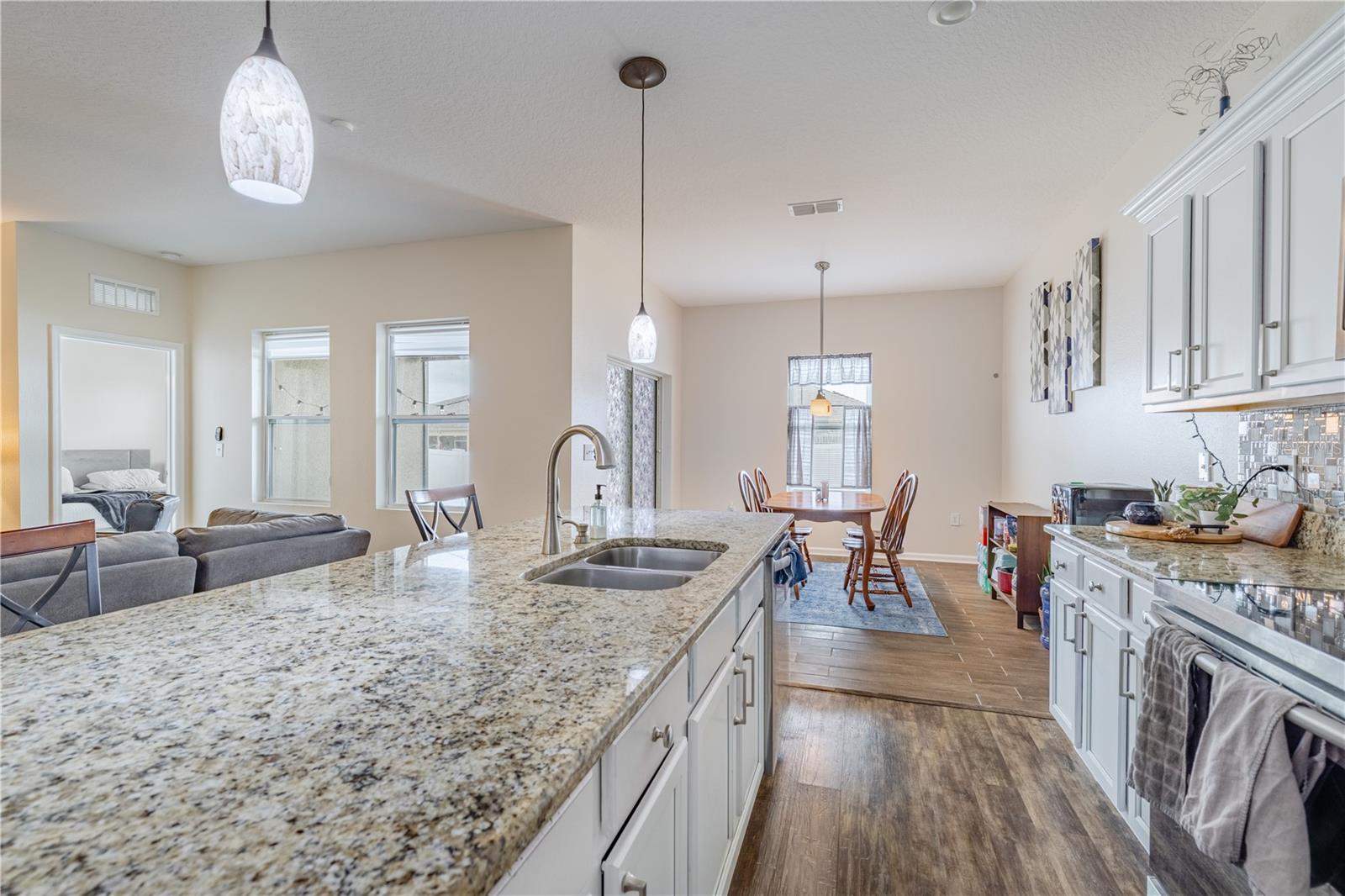 Image 18 of 43 For 346 Eaglecrest Drive