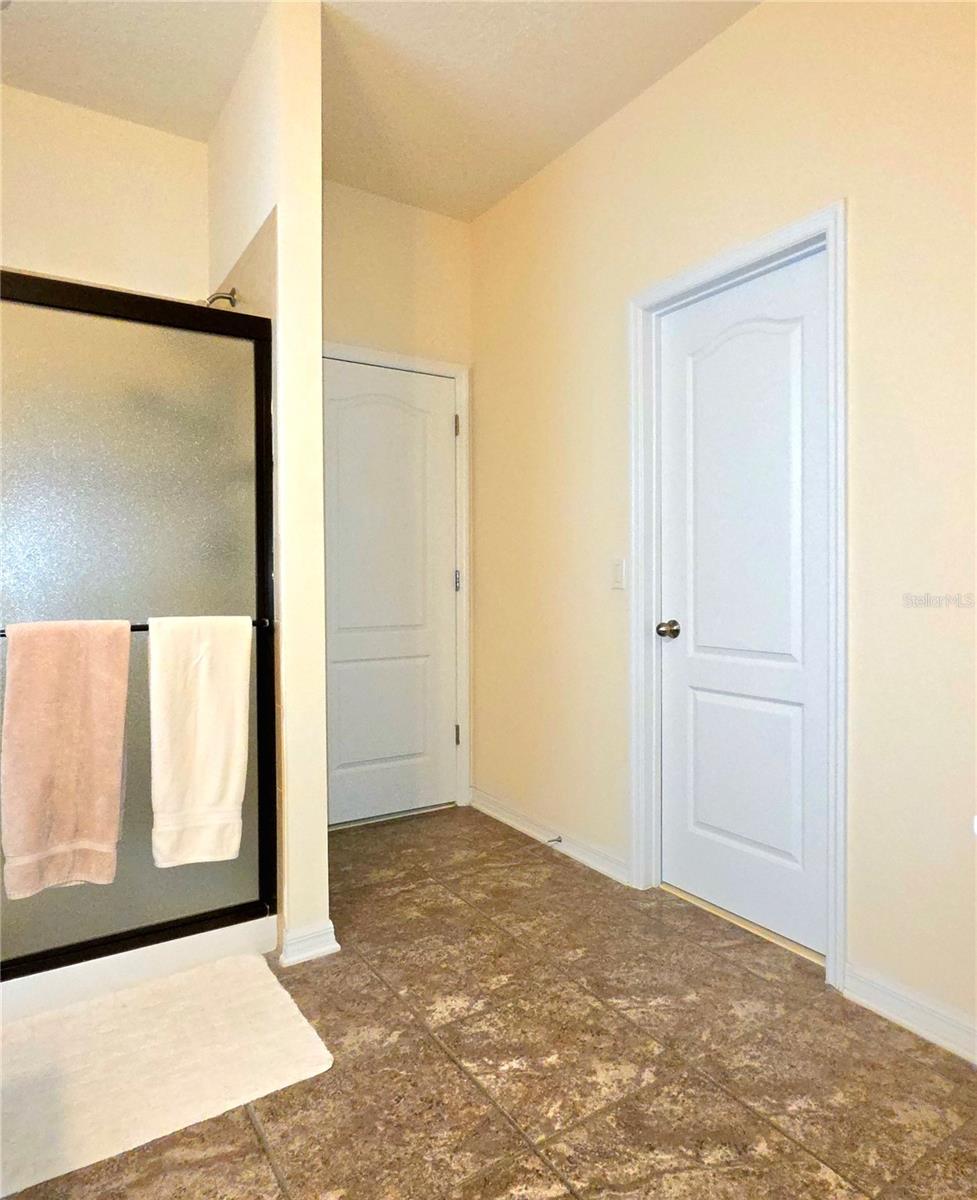 Listing photo id 12 for 2653 Limerick Circle