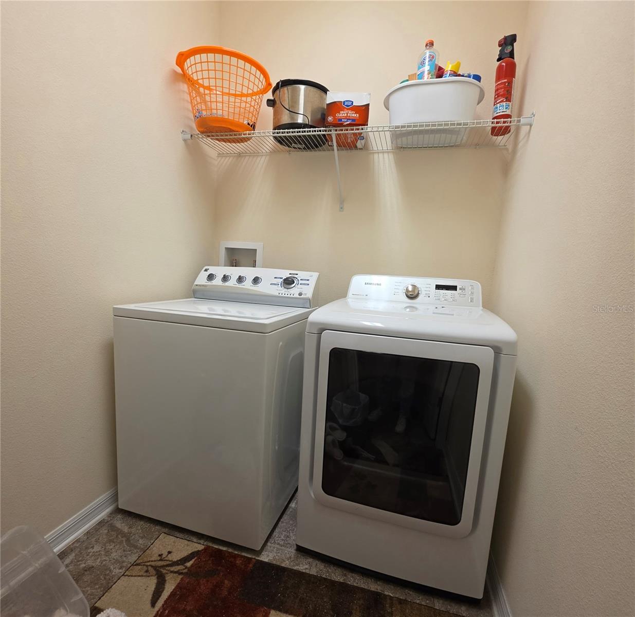 Listing photo id 24 for 2653 Limerick Circle