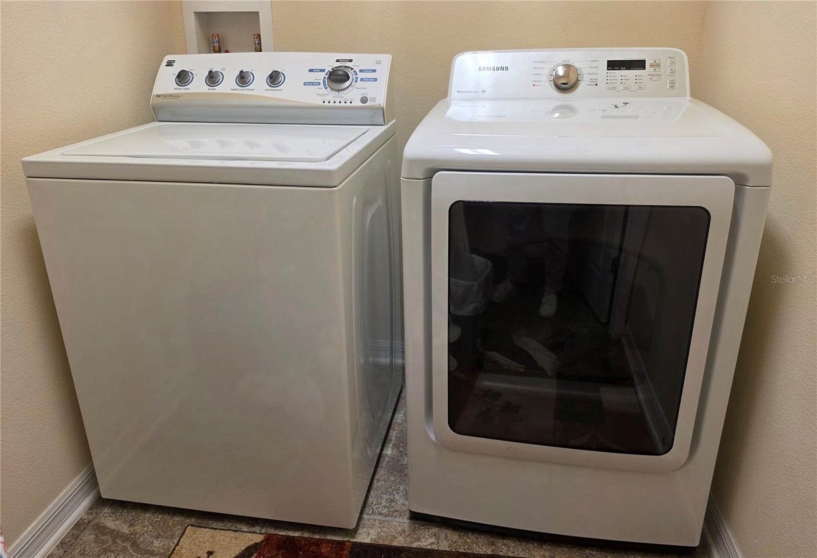 Listing photo id 25 for 2653 Limerick Circle