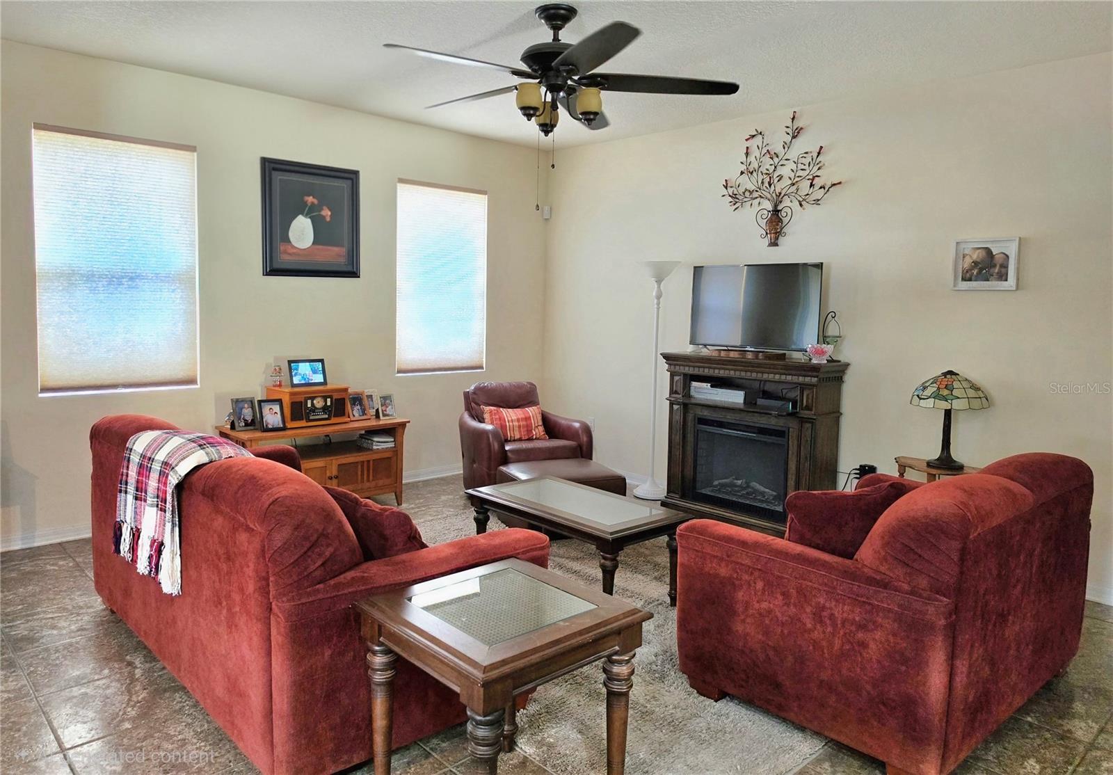 Listing photo id 5 for 2653 Limerick Circle