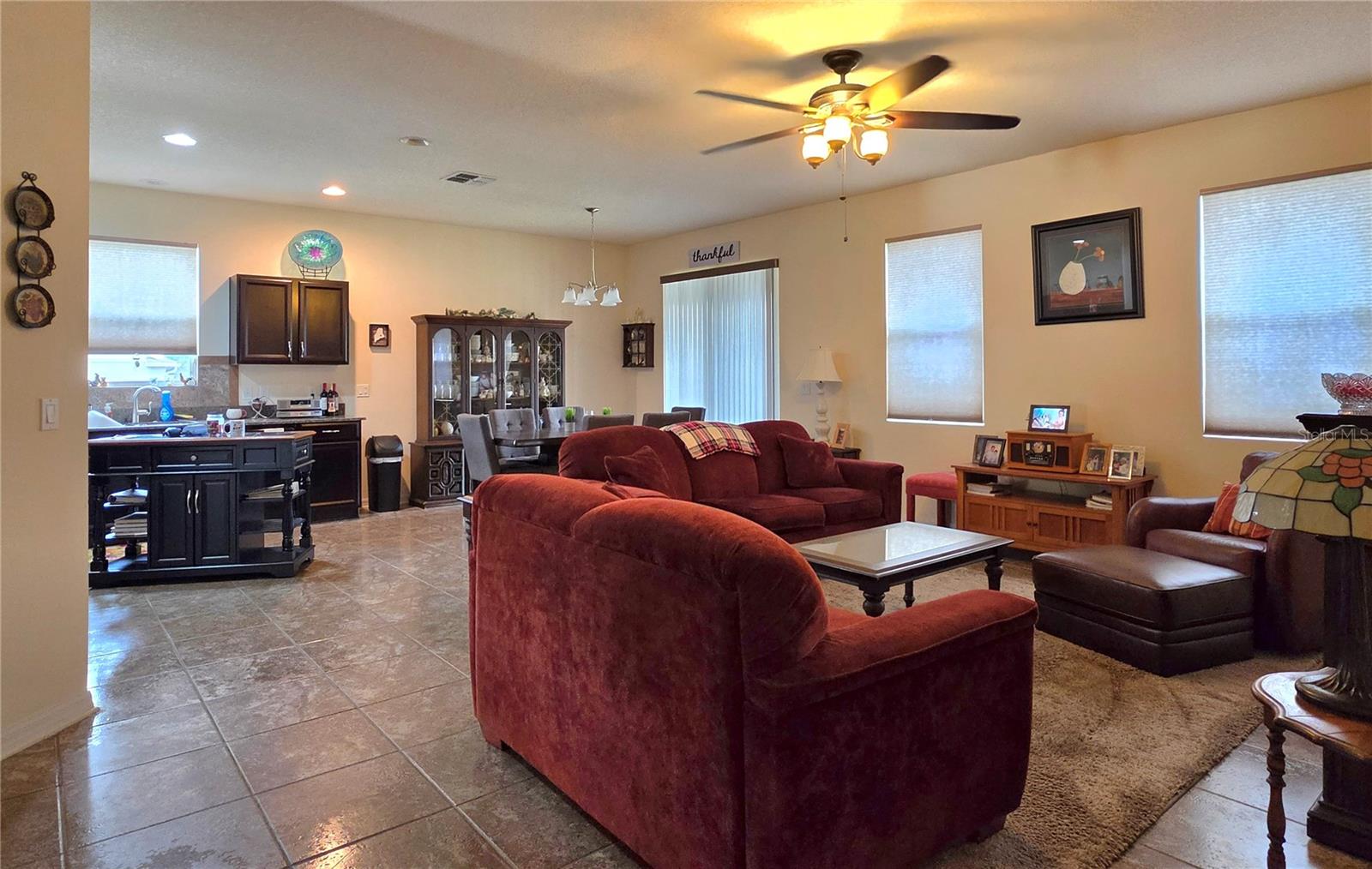 Listing photo id 6 for 2653 Limerick Circle