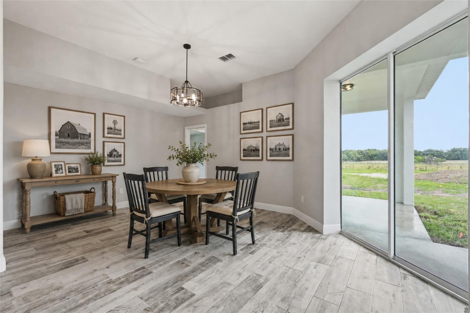 Listing photo id 8 for 3264 Station Boulevard