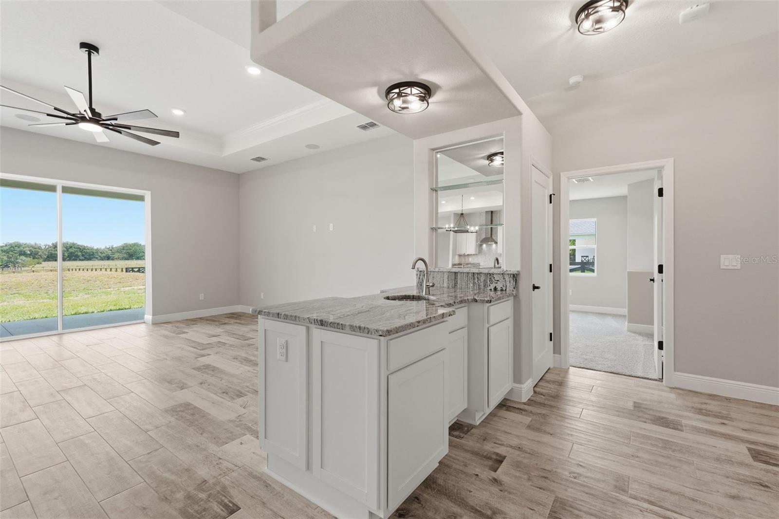 Listing photo id 10 for 3264 Station Boulevard