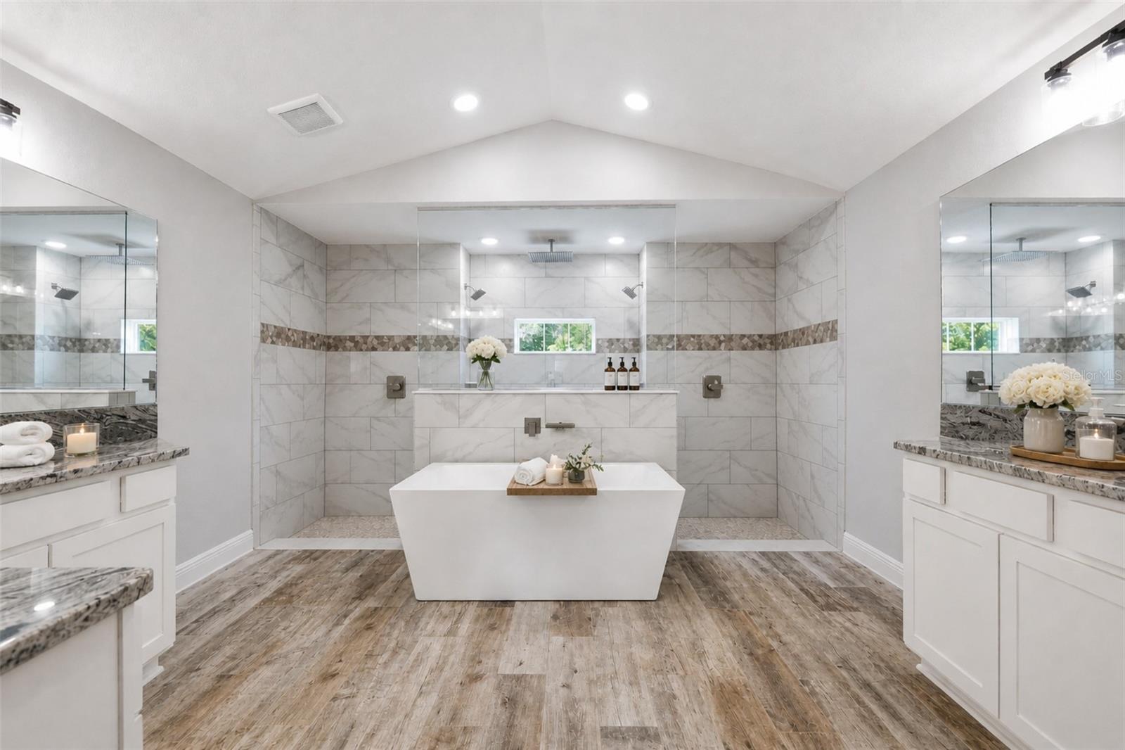 Listing photo id 12 for 3264 Station Boulevard