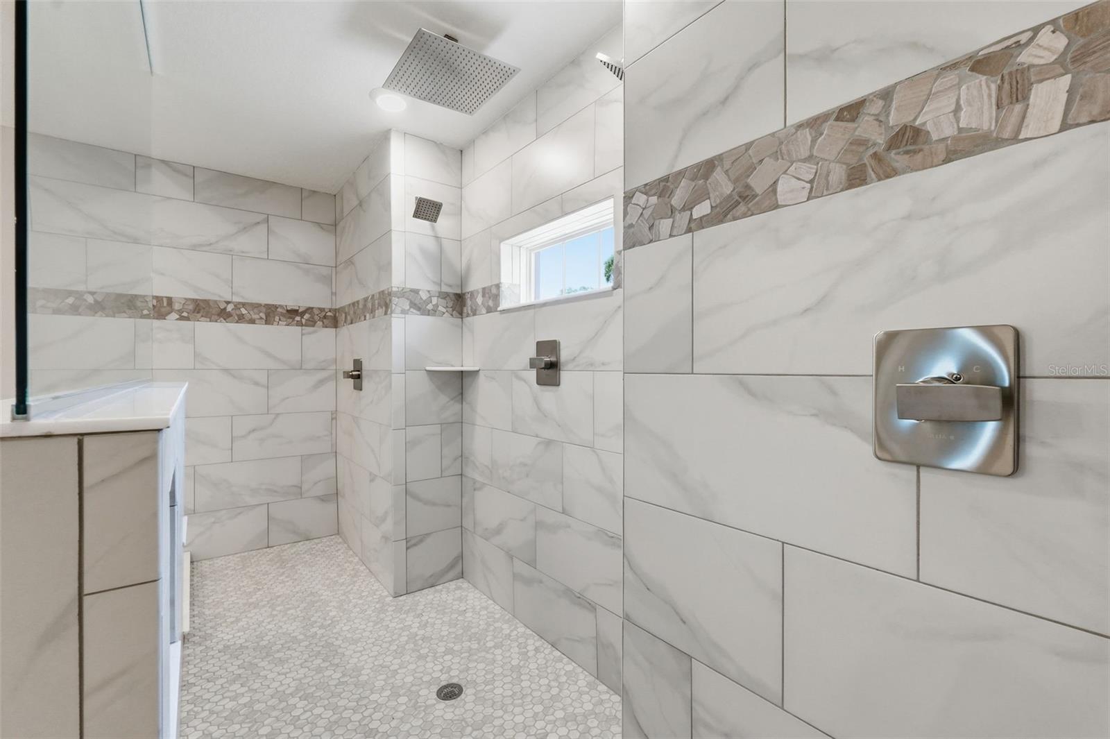 Listing photo id 13 for 3264 Station Boulevard