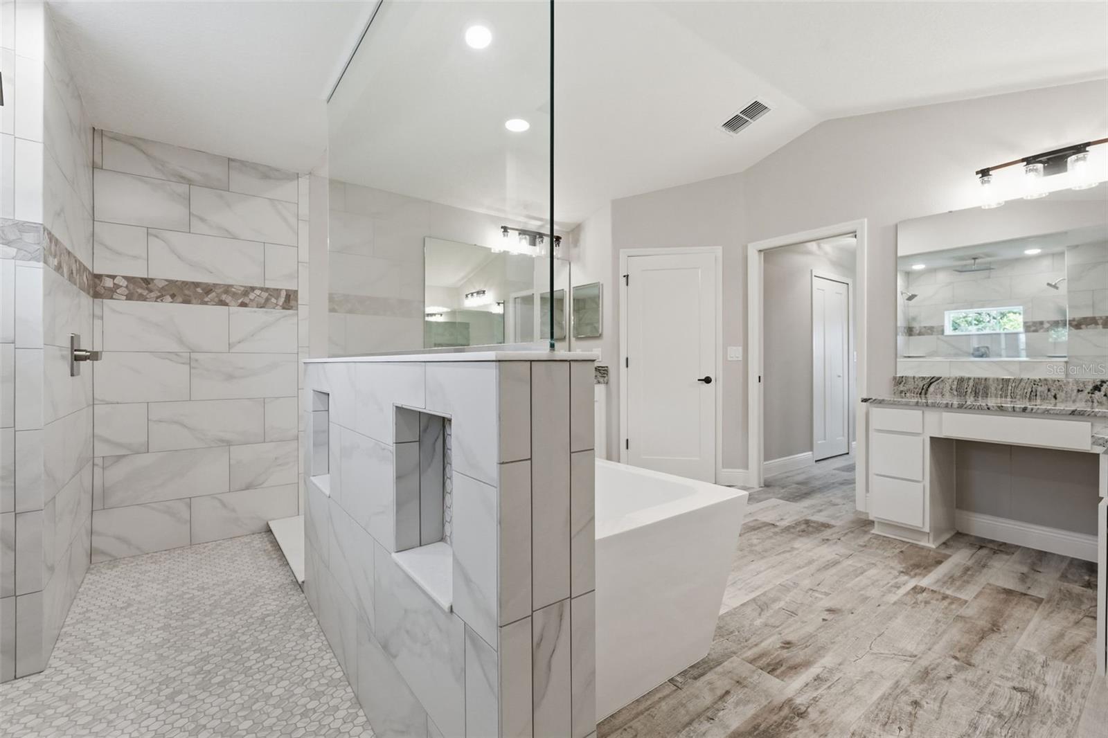 Listing photo id 14 for 3264 Station Boulevard