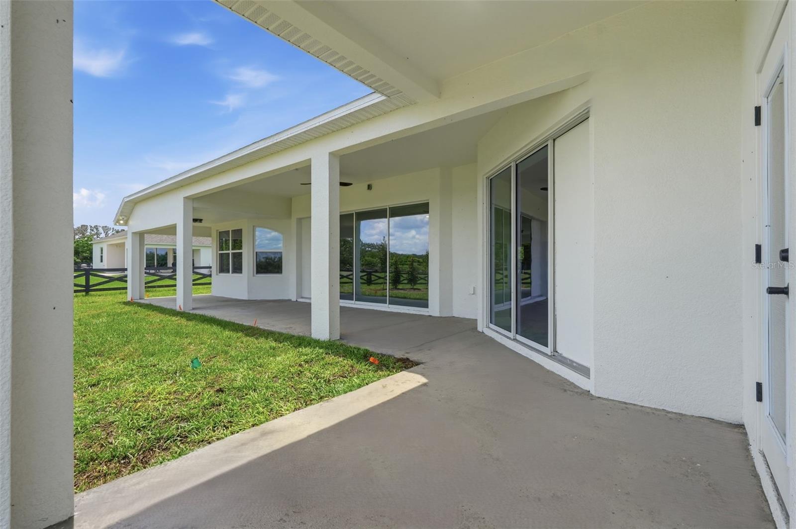 Listing photo id 31 for 3264 Station Boulevard