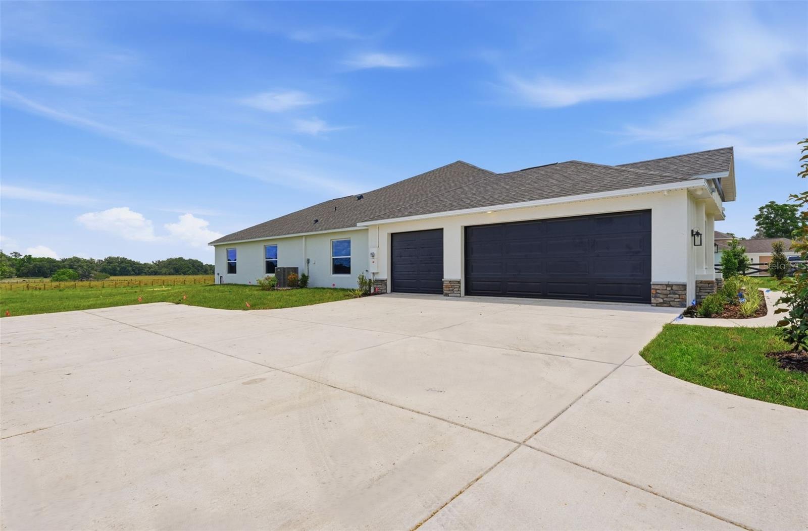 Listing photo id 34 for 3264 Station Boulevard