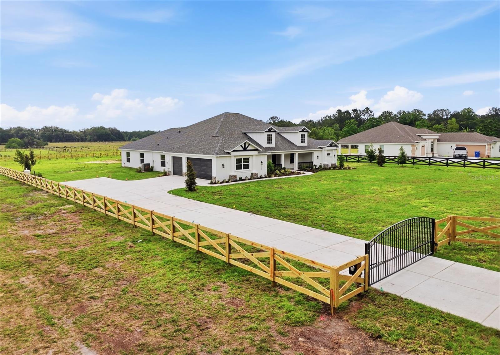 Listing photo id 35 for 3264 Station Boulevard