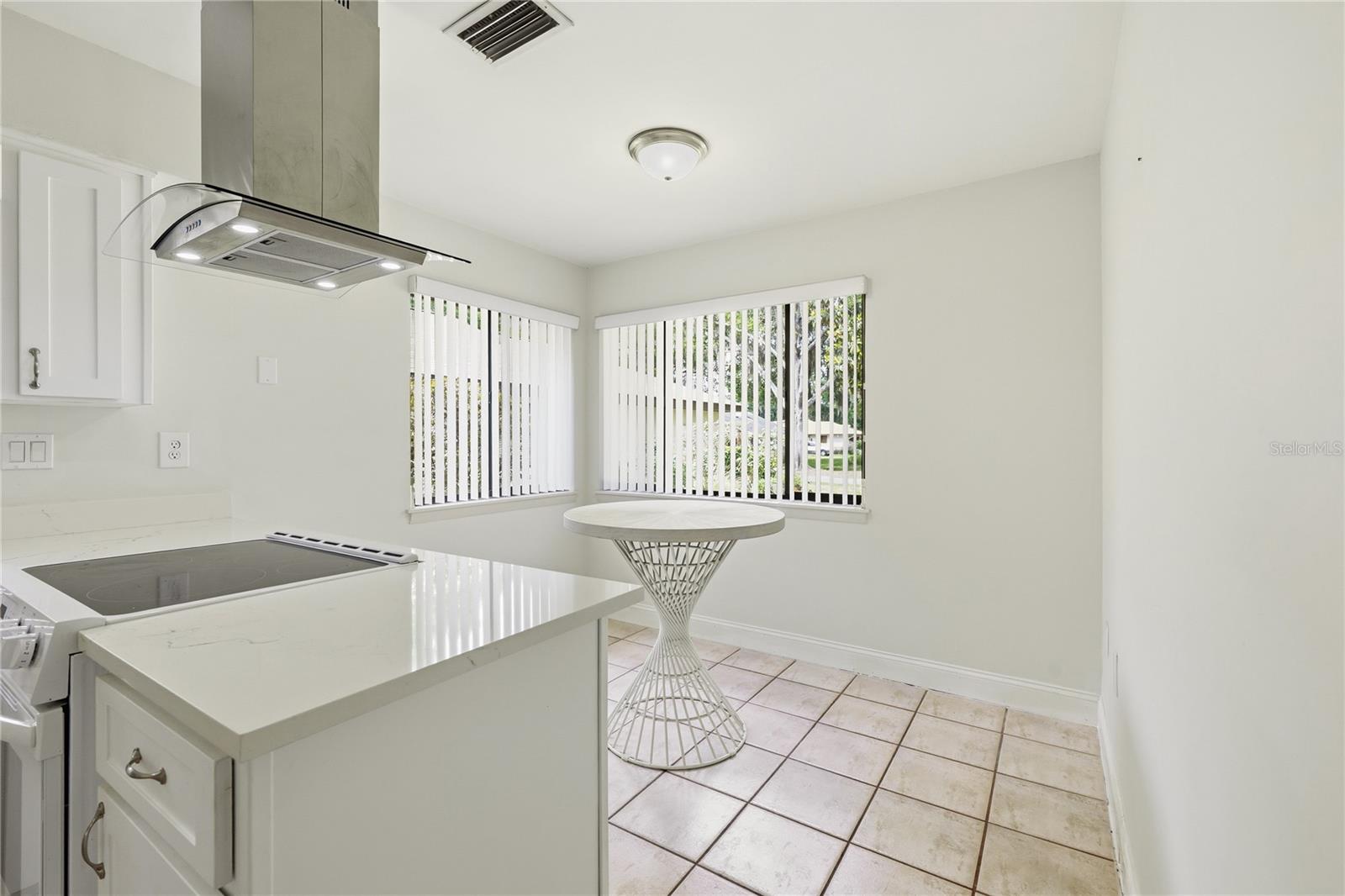 Listing photo id 10 for 109 Waterwood Drive