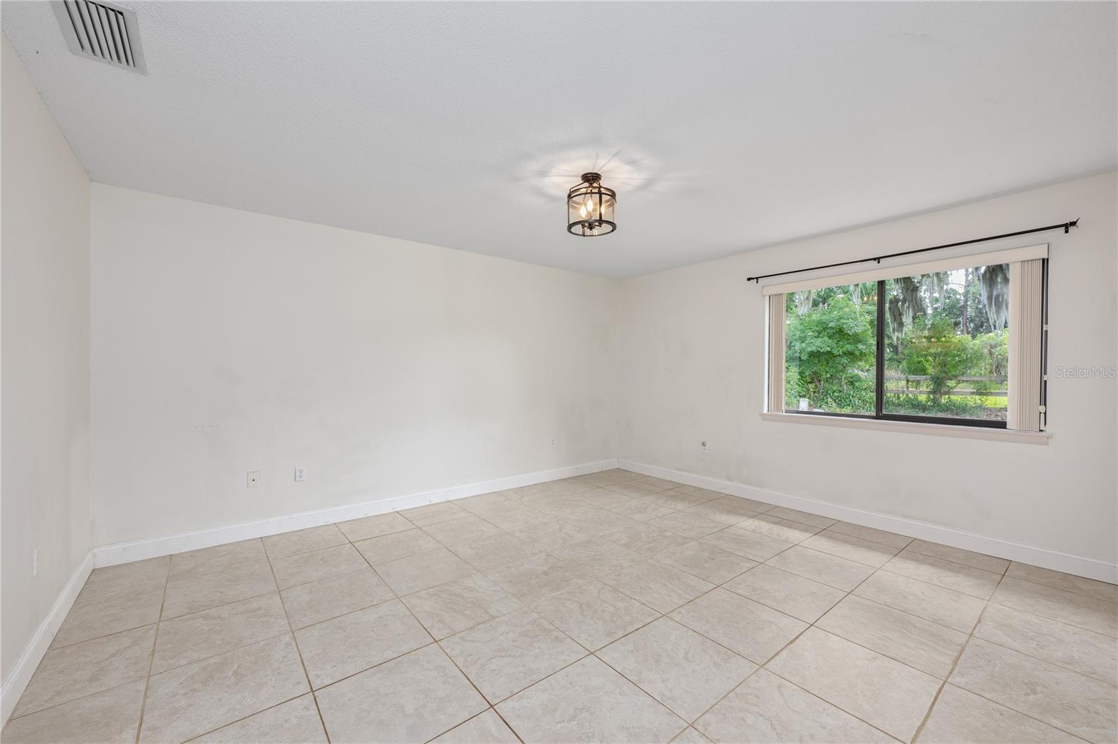 Listing photo id 11 for 109 Waterwood Drive
