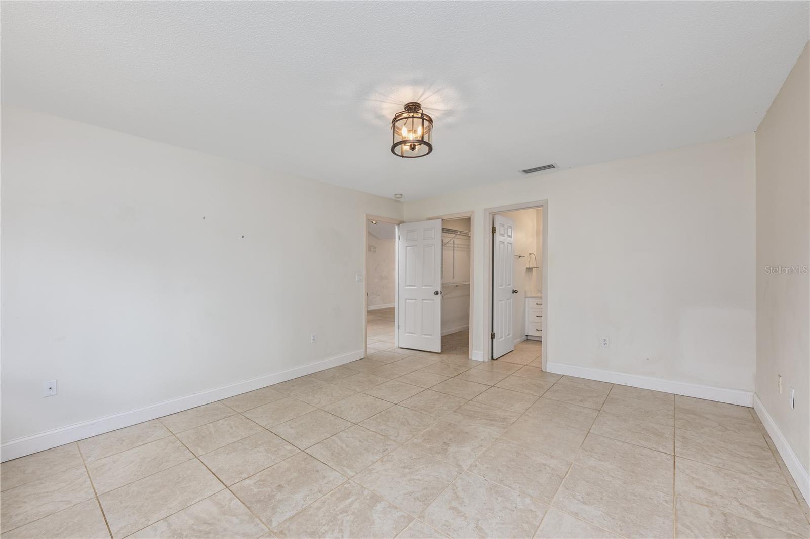Listing photo id 12 for 109 Waterwood Drive