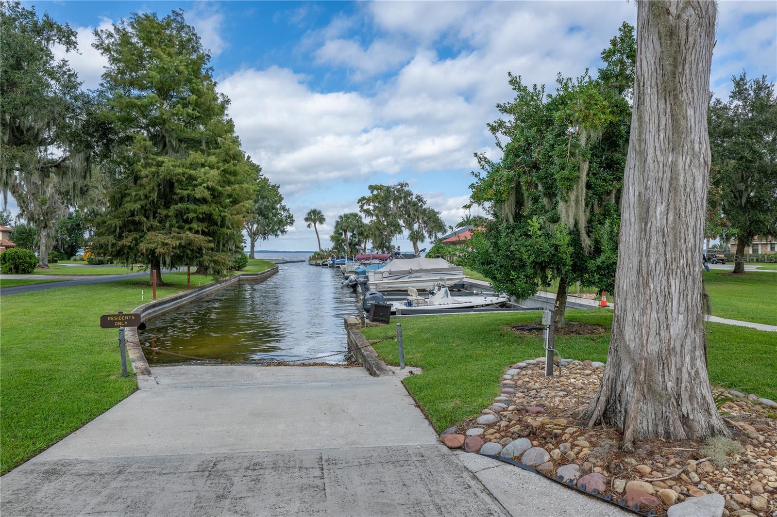 Listing photo id 32 for 109 Waterwood Drive