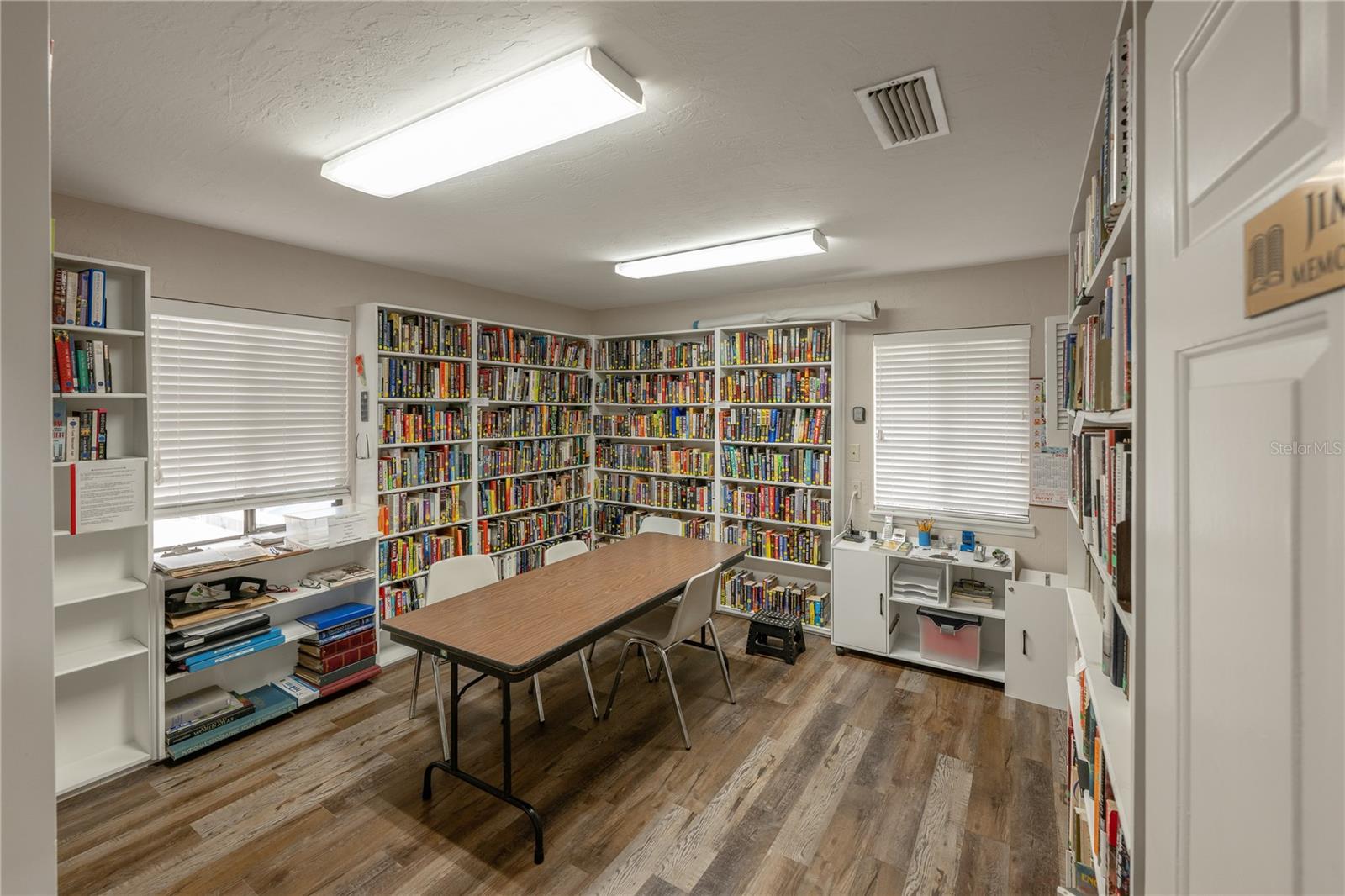 Listing photo id 33 for 109 Waterwood Drive