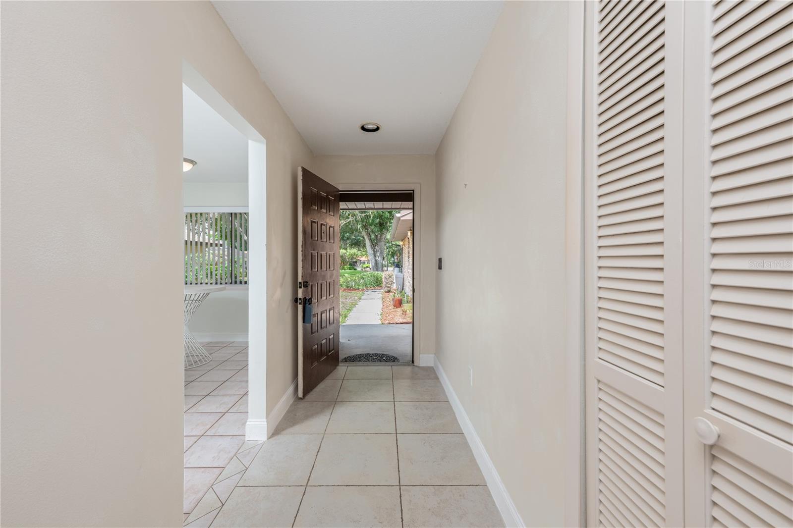 Listing photo id 2 for 109 Waterwood Drive
