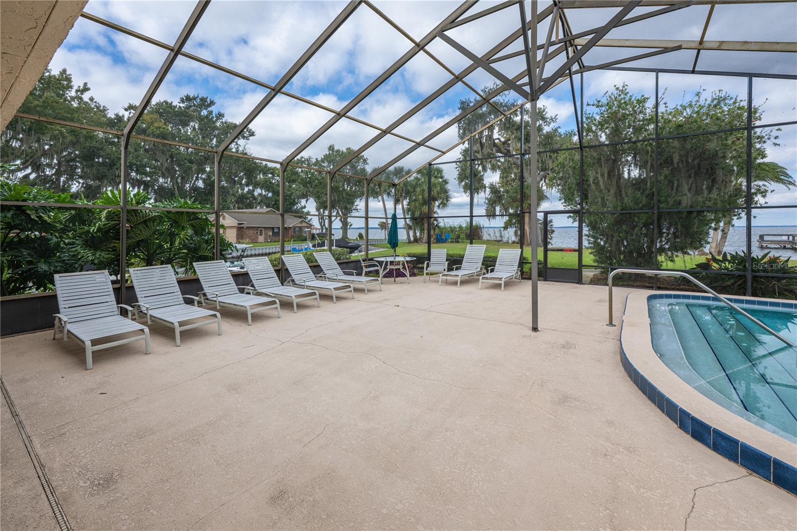 Listing photo id 39 for 109 Waterwood Drive