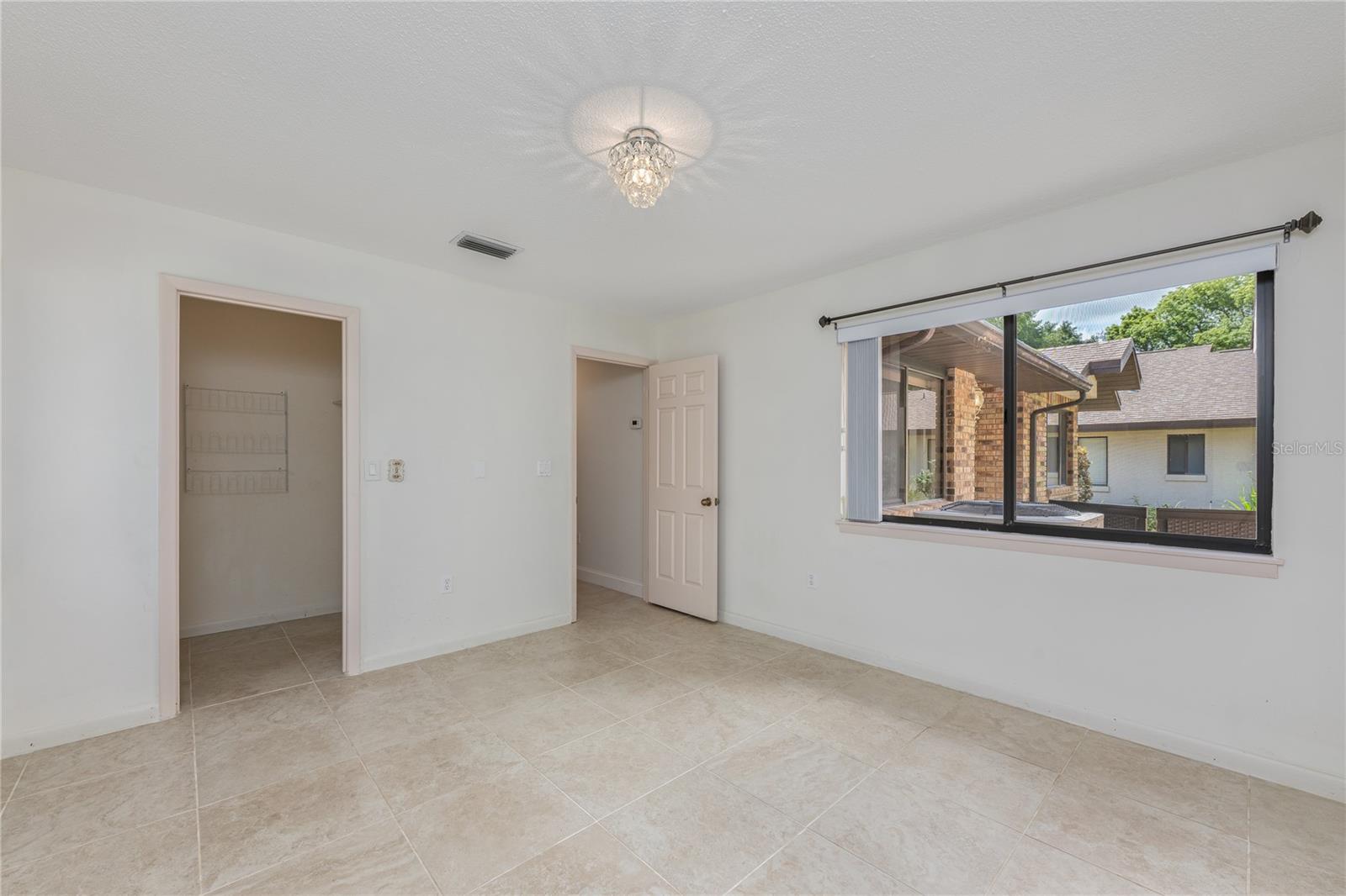 Listing photo id 3 for 109 Waterwood Drive