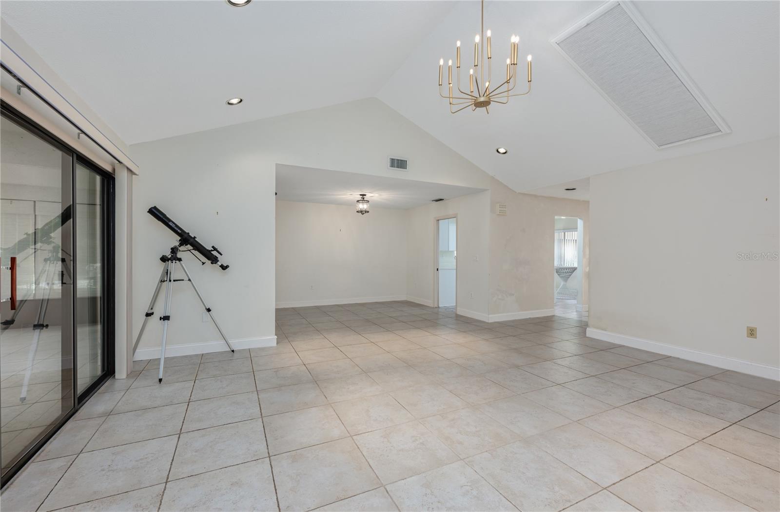 Listing photo id 5 for 109 Waterwood Drive