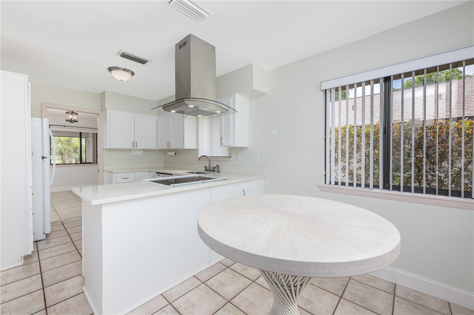 Listing photo id 7 for 109 Waterwood Drive
