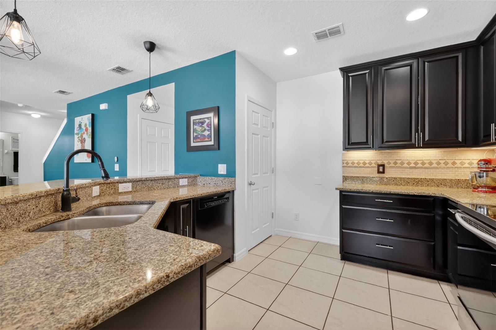 Image 11 of 61 For 34040 Alameda Drive