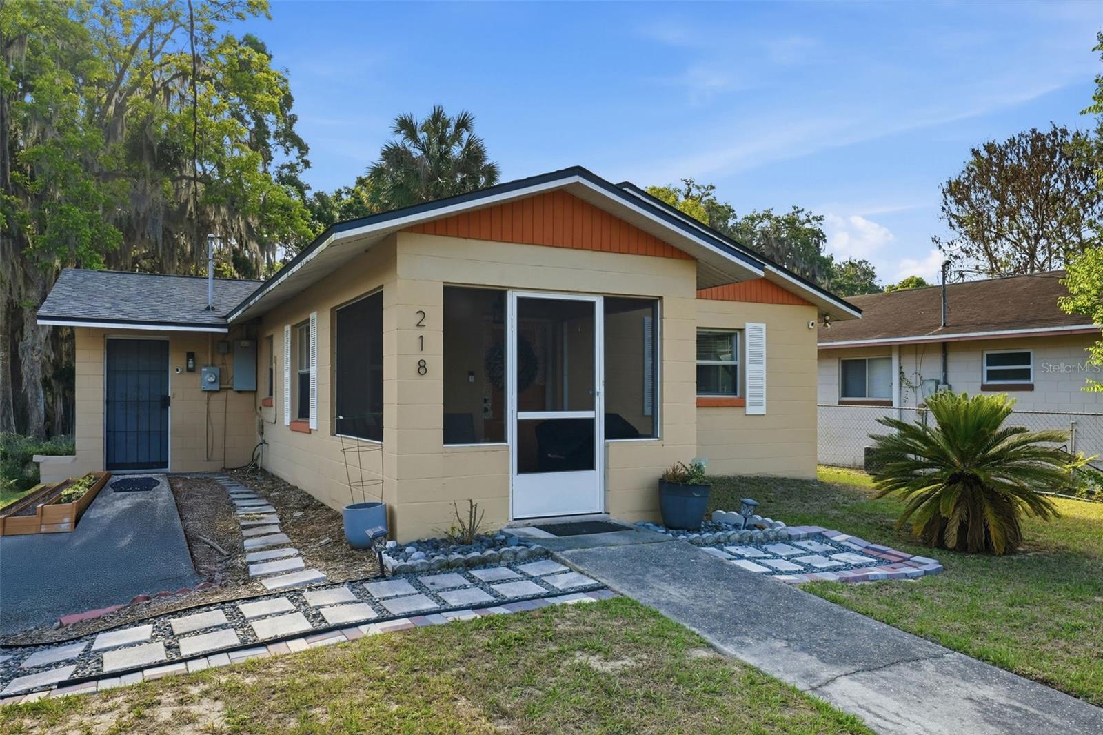 Image 2 of 22 For 218 S East Street