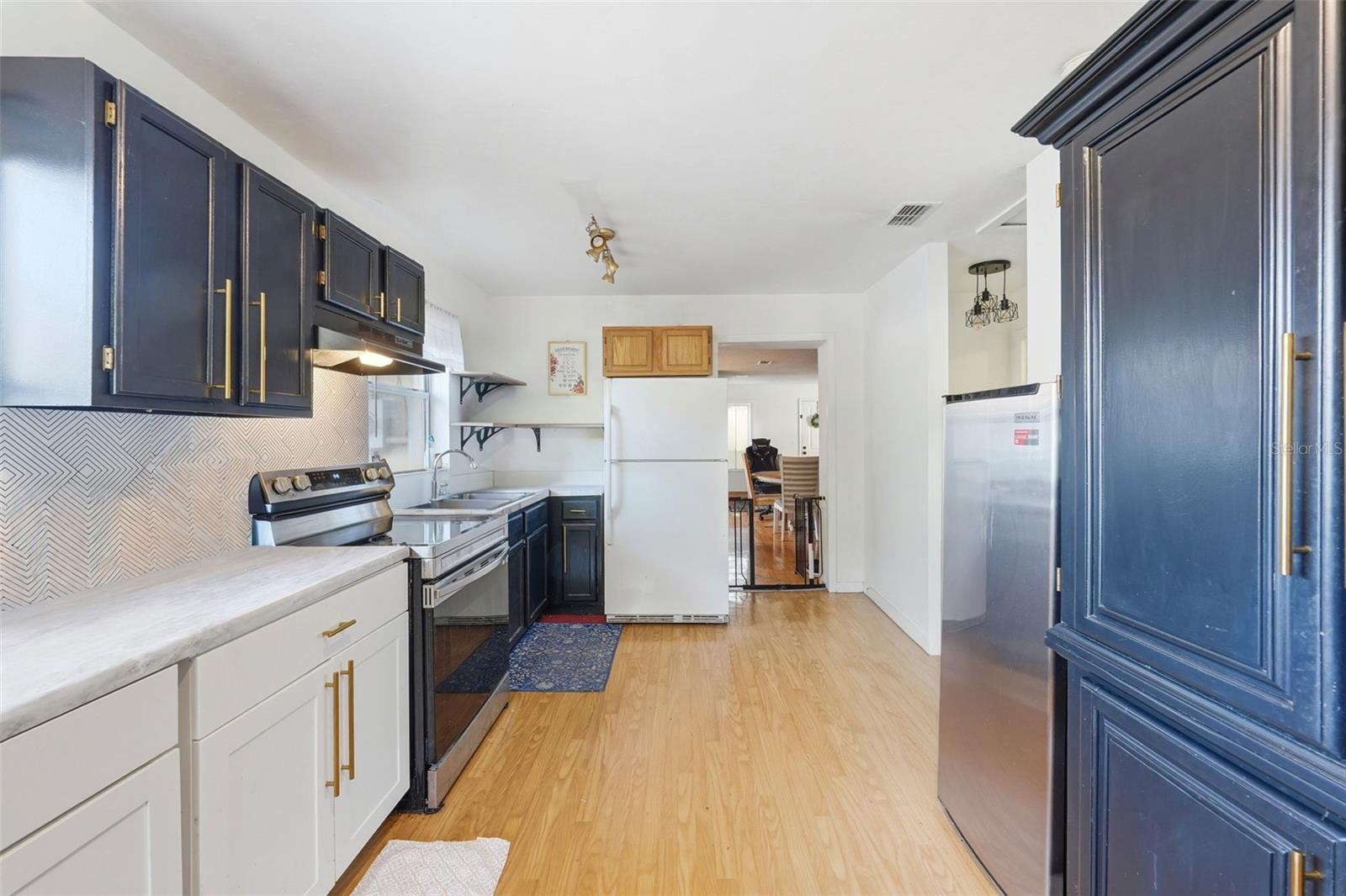 Image 6 of 22 For 218 S East Street