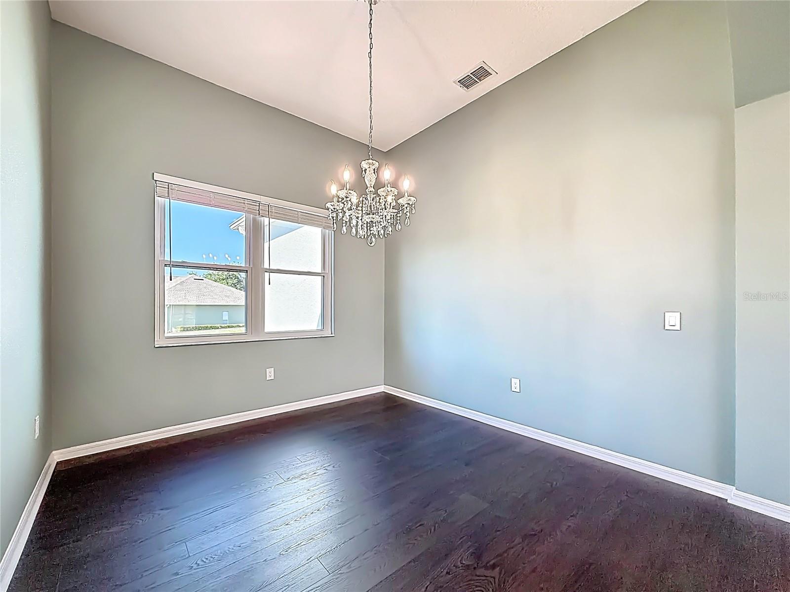 Image 6 of 82 For 2936 Highland View Circle