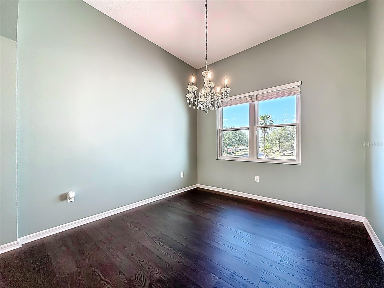 Image 9 of 82 For 2936 Highland View Circle