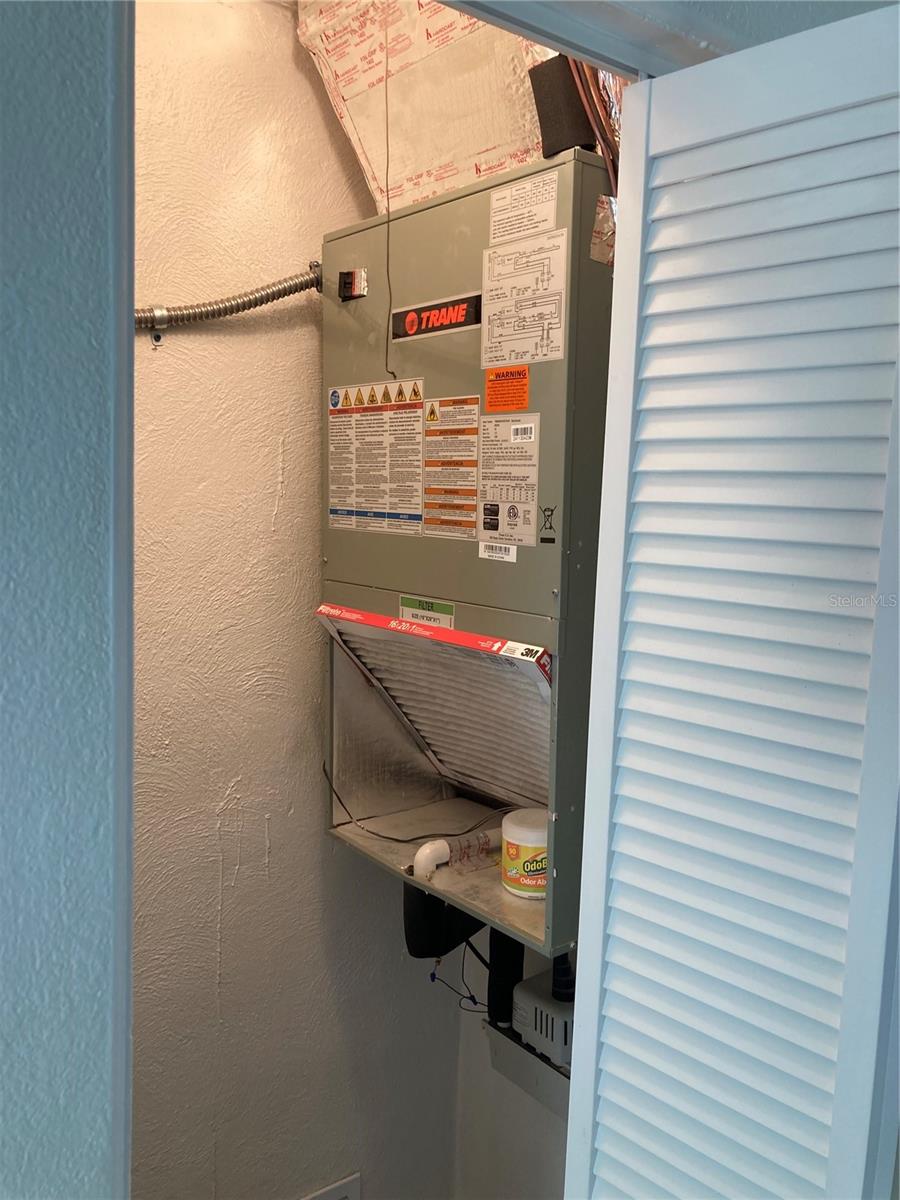 Image 13 of 14 For 5221 Ronald Reagan Boulevard