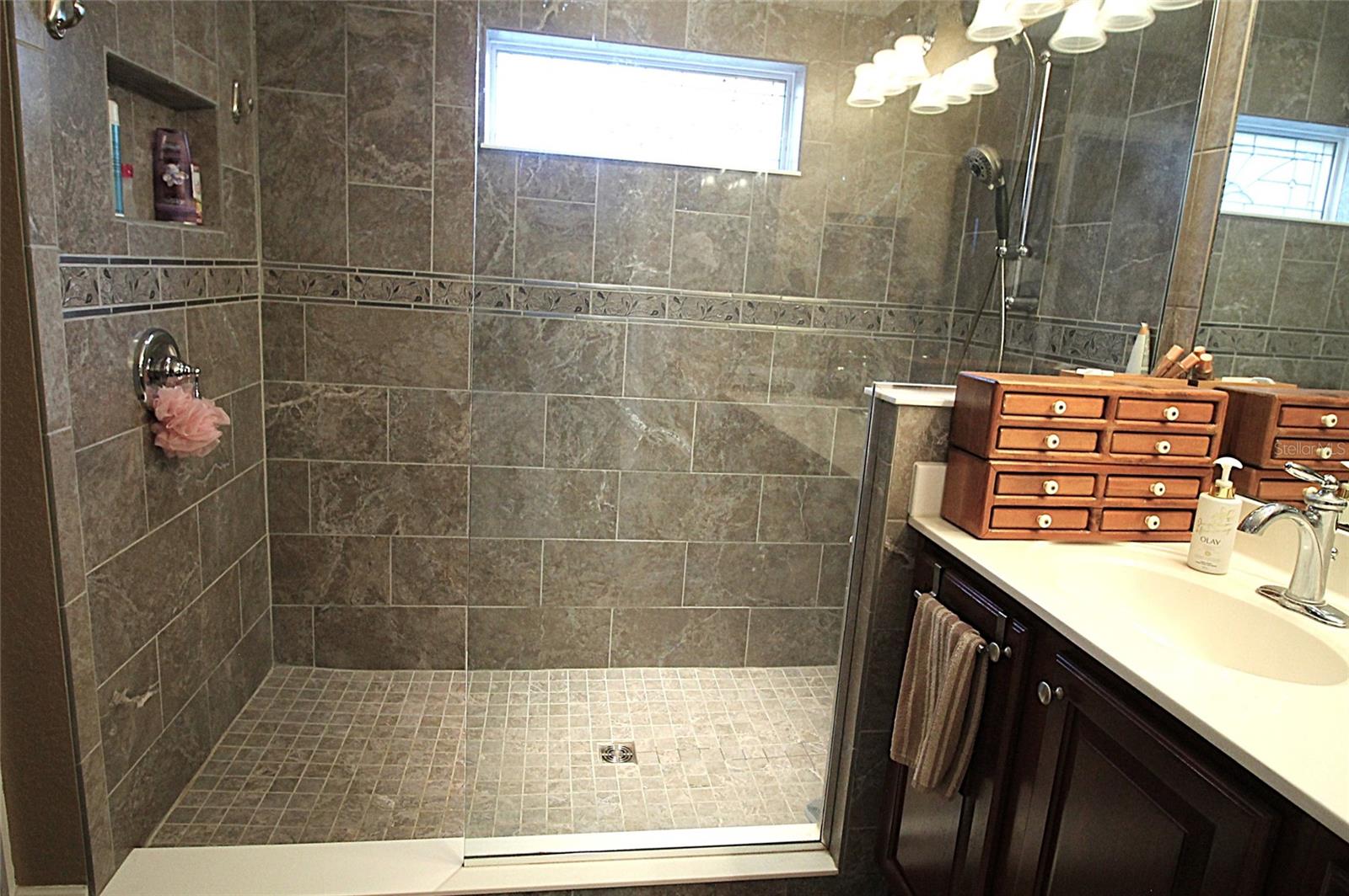 Image 10 of 22 For 516 Lago Loop