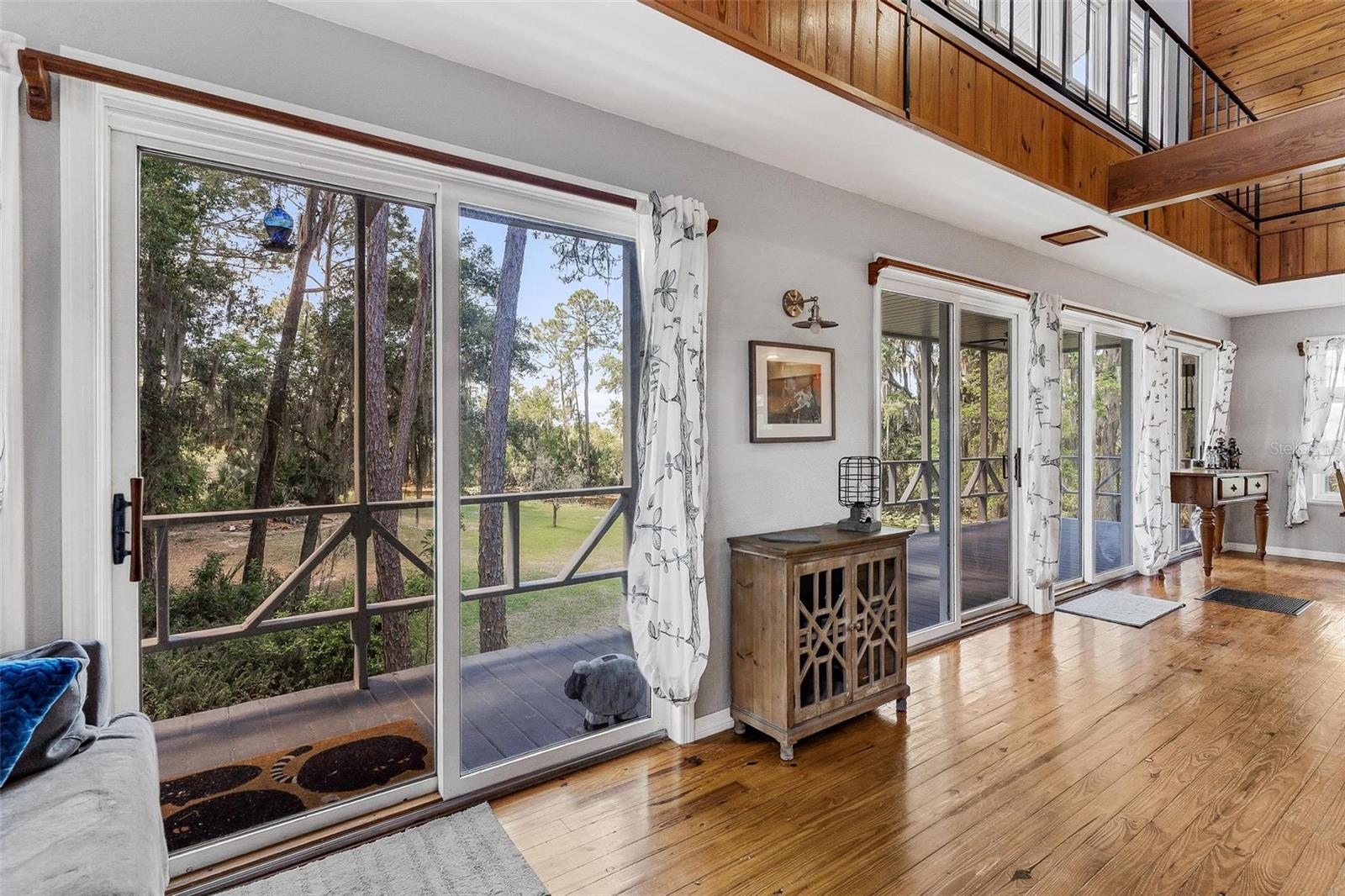 Listing photo id 9 for 7373 Circle Drive