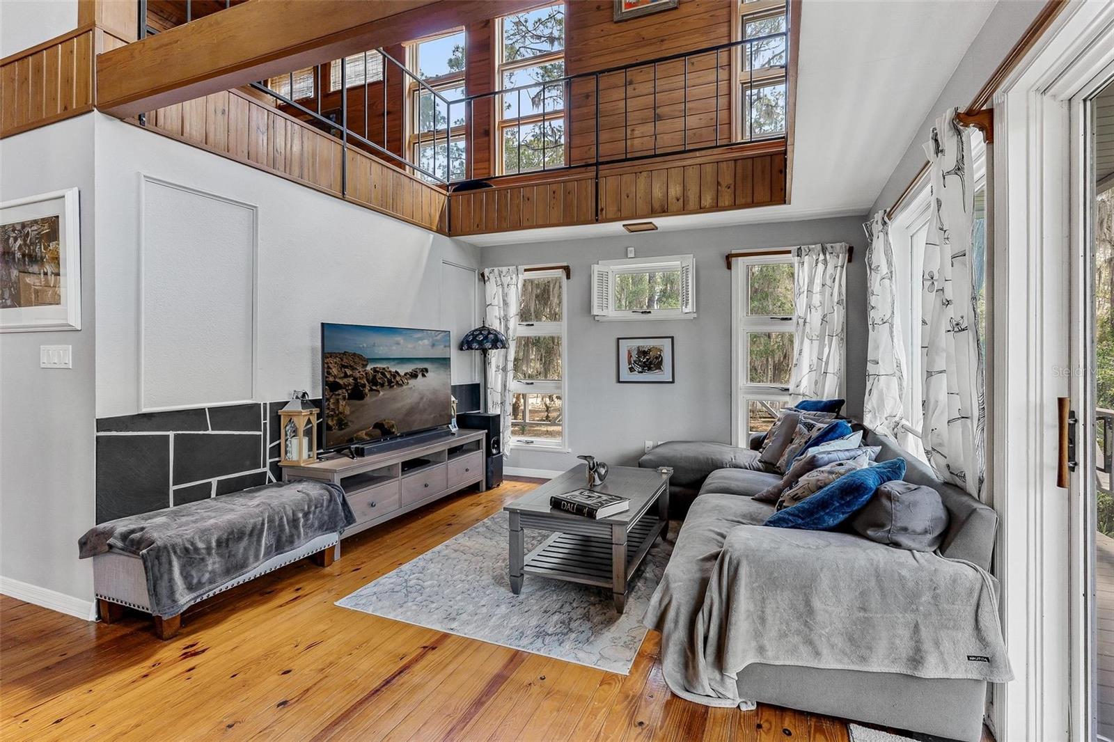 Listing photo id 11 for 7373 Circle Drive
