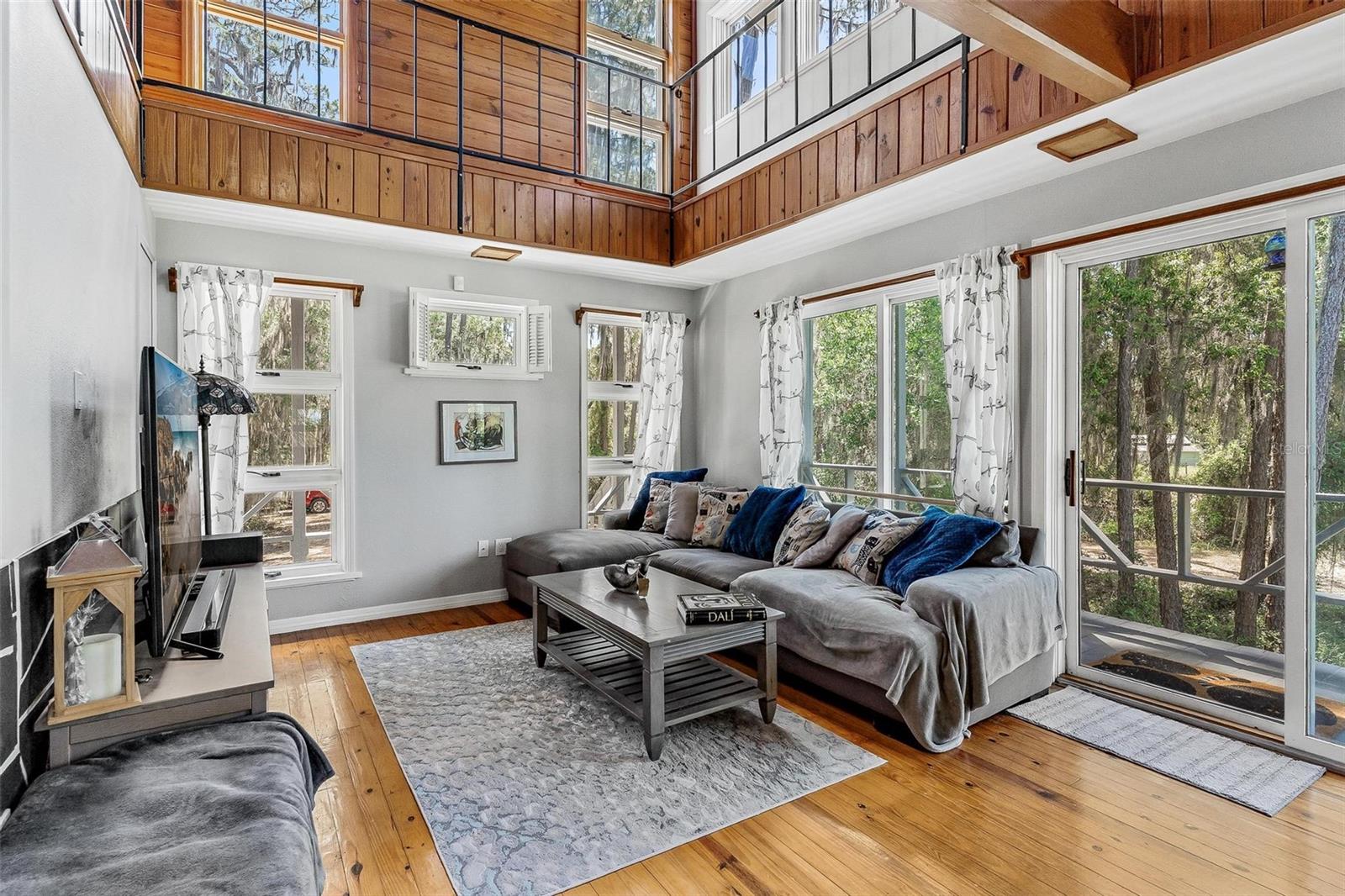 Listing photo id 12 for 7373 Circle Drive