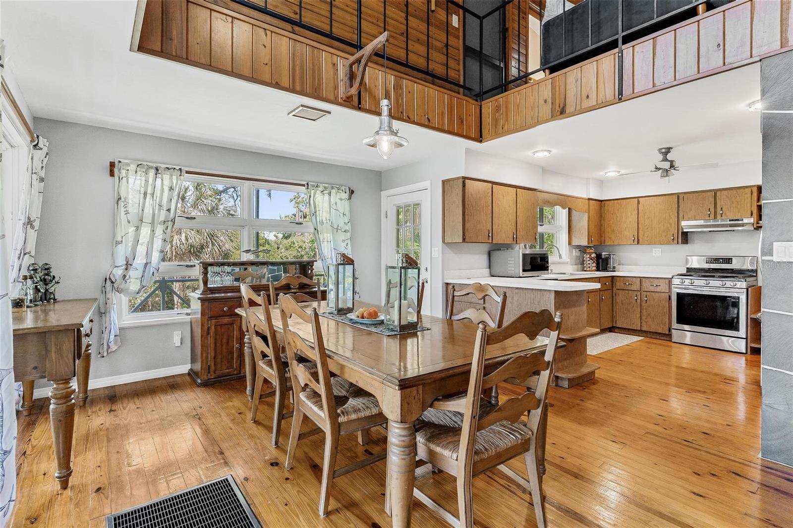 Listing photo id 14 for 7373 Circle Drive
