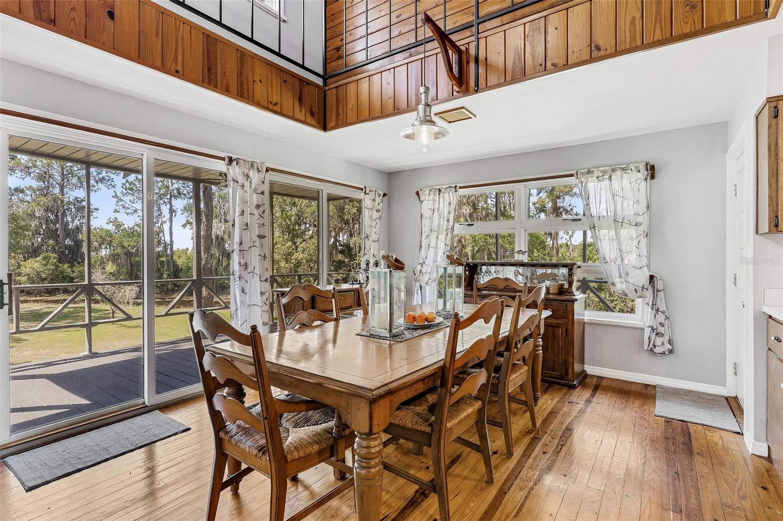 Listing photo id 15 for 7373 Circle Drive