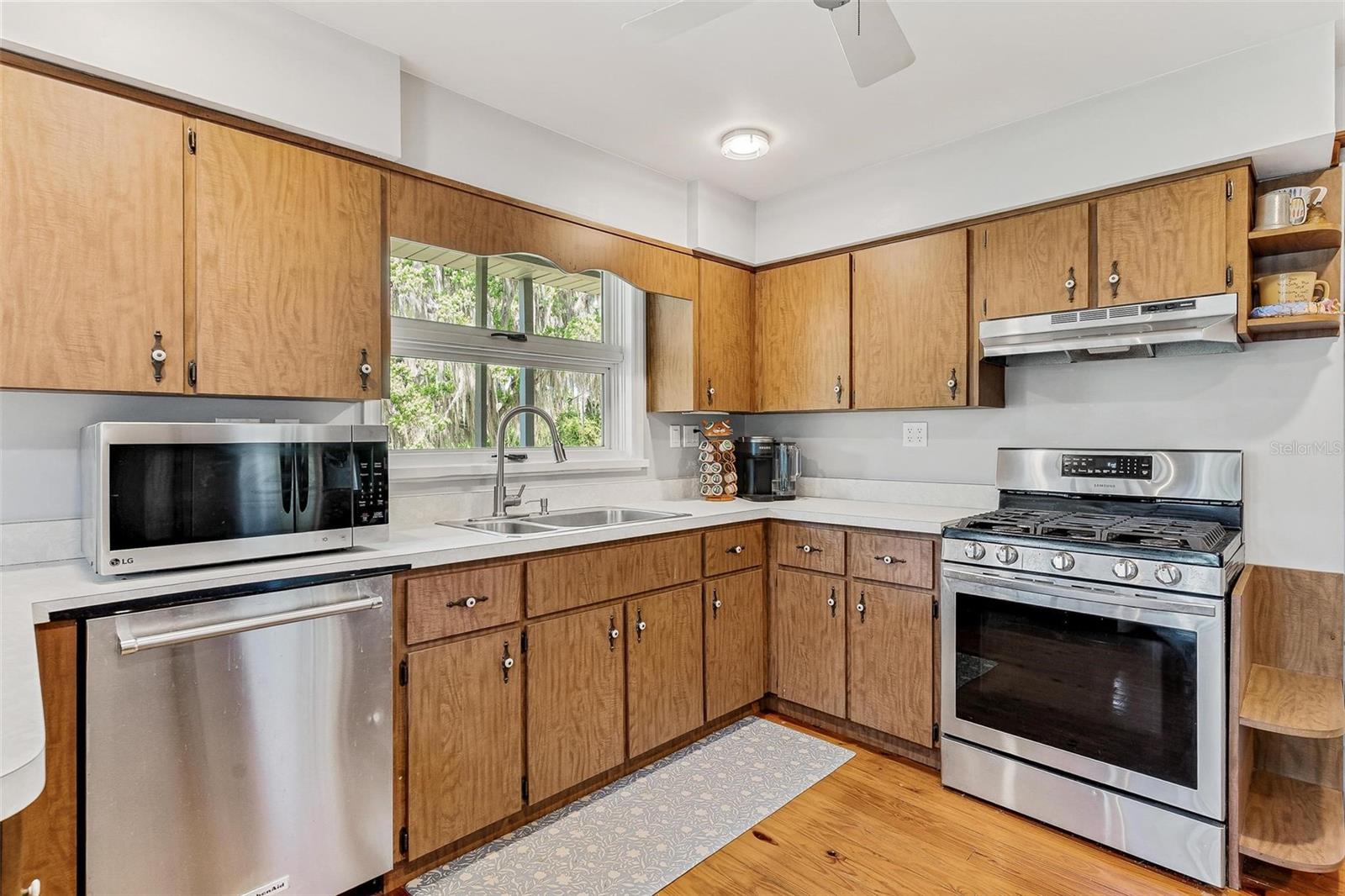 Listing photo id 16 for 7373 Circle Drive